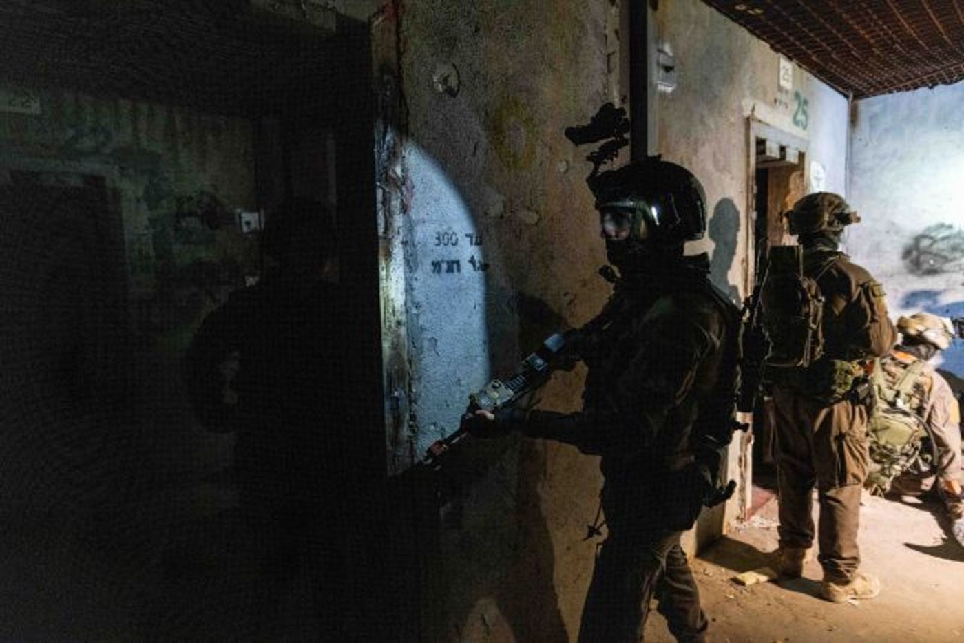 מדרון מושלג: צפו ביחידה שפורצת לבתים בתוך שניות