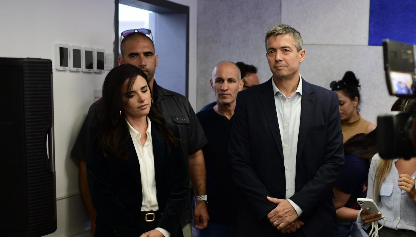 שקד והנדל. ארכיון
