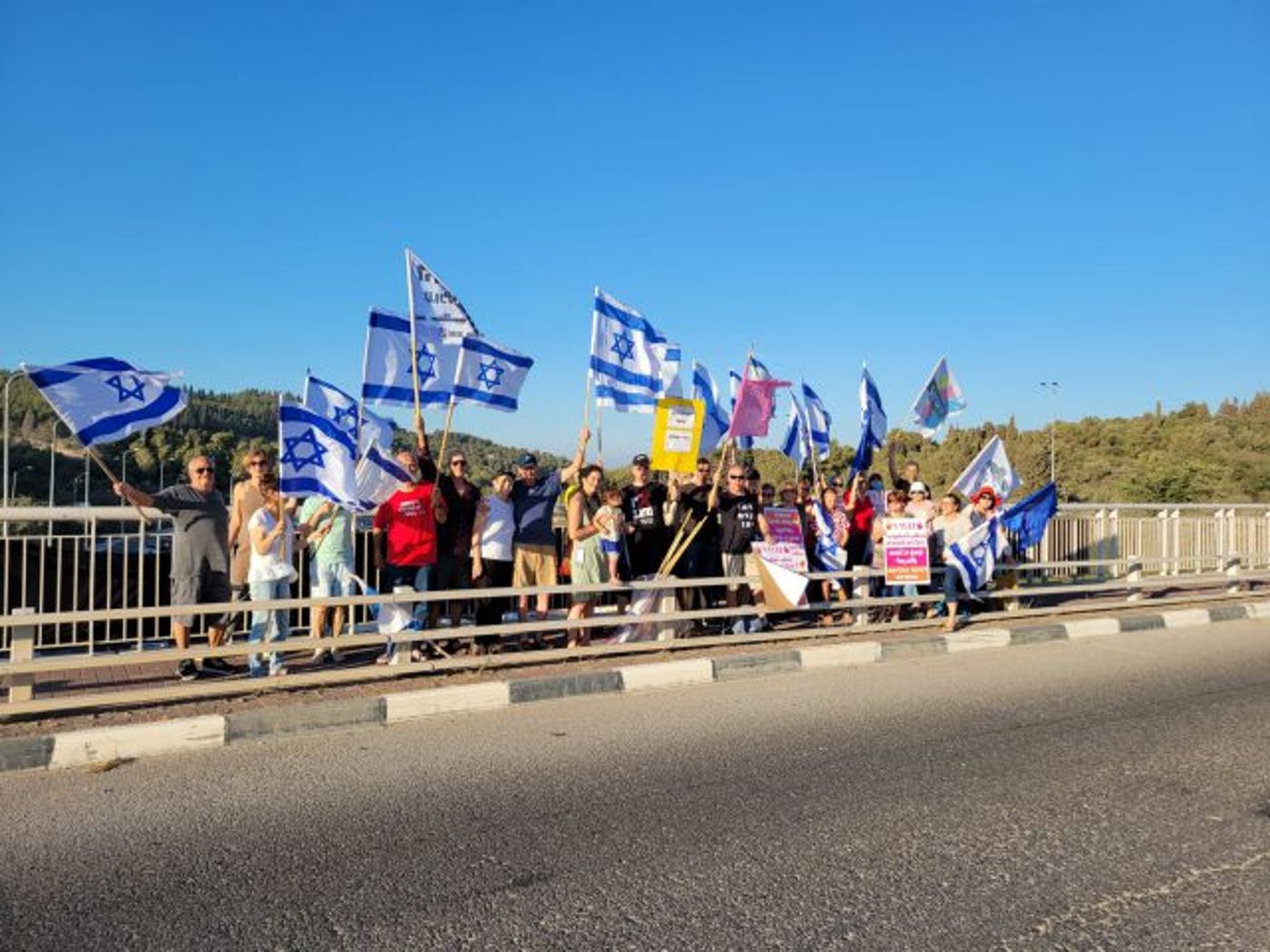 הפגנות היום בגשרים,