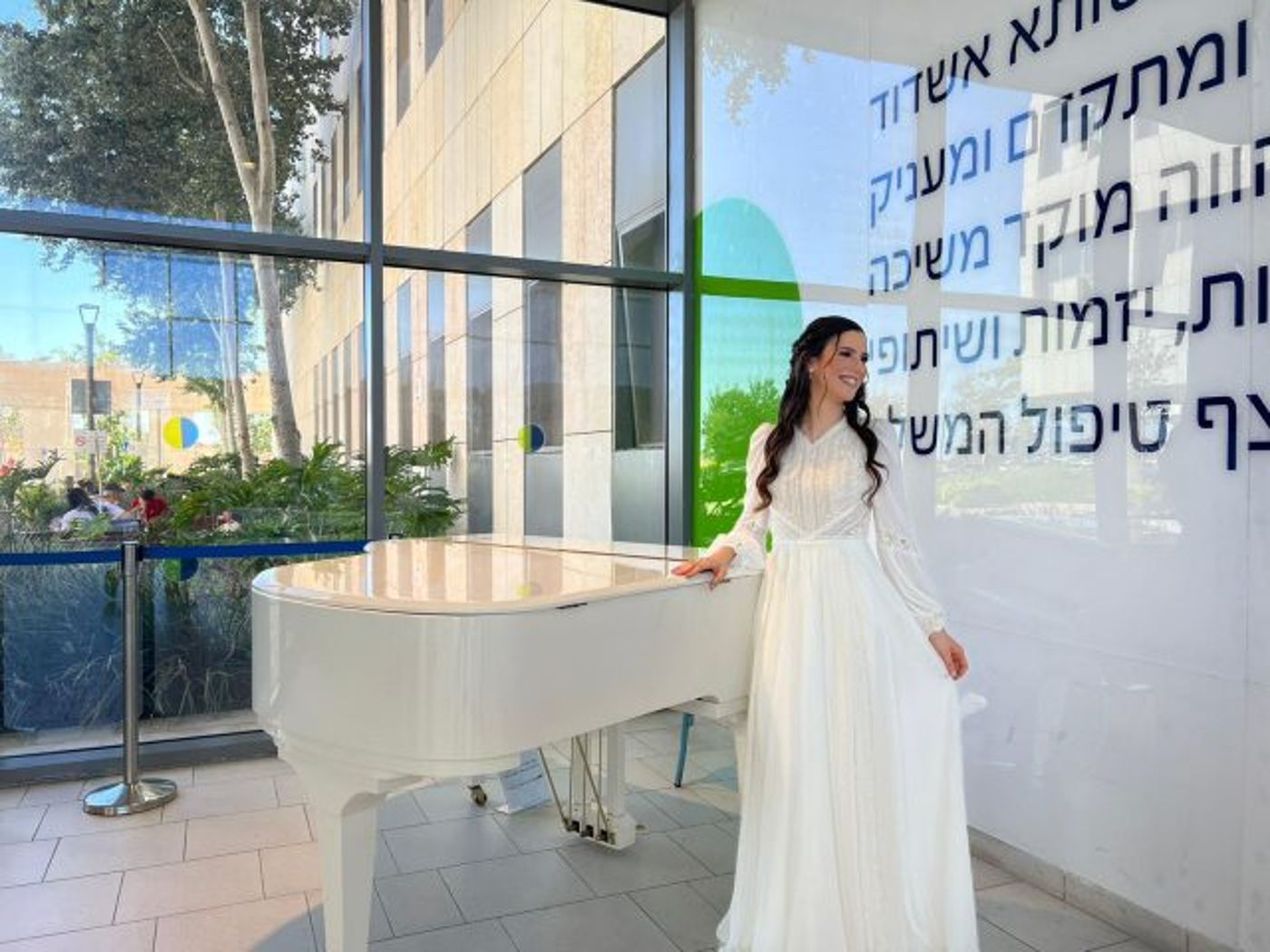 ביום חתונתה: הגיעה בשמלת כלה לשמח חולים
