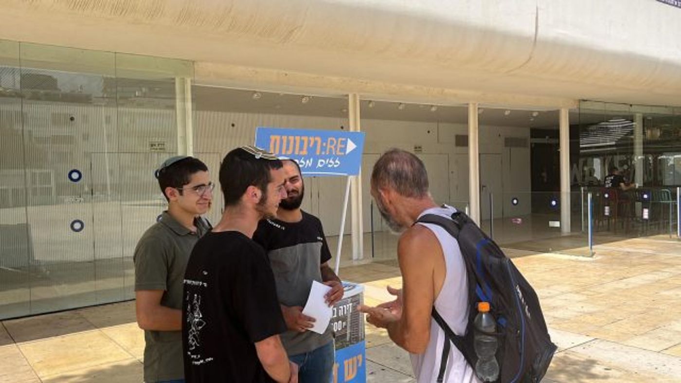 קרדיט: ׳זזים מזרחה׳