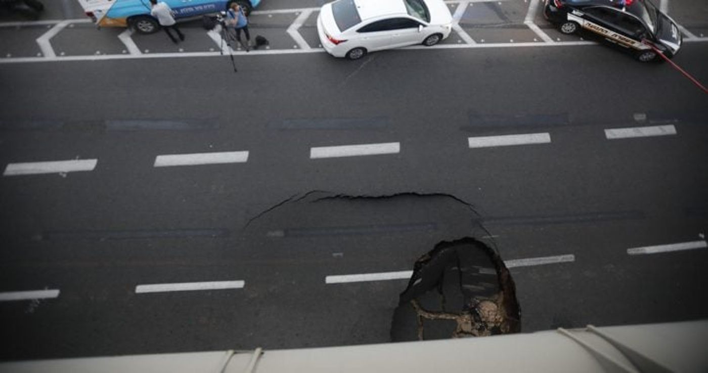 תיעוד דרמטי: כך נראה הרגע שבו נפער הבולען בת"א