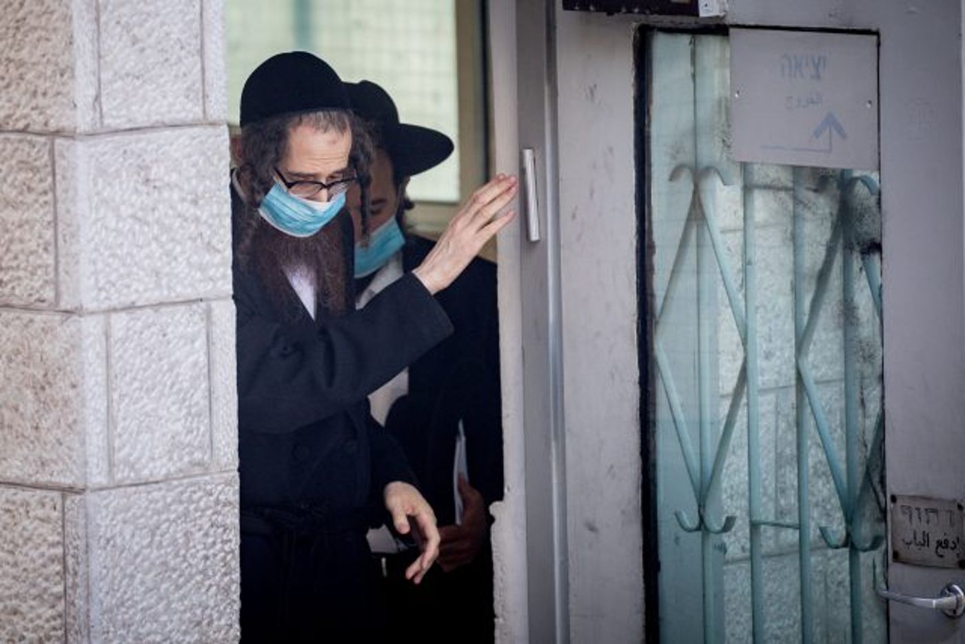 אליעזר רומפלר, חבר בכת שעומד לדין בישראל, מגיע לדיון בבית המשפט ב-2020 (צילום: יונתן זינדל, פלאש 90)