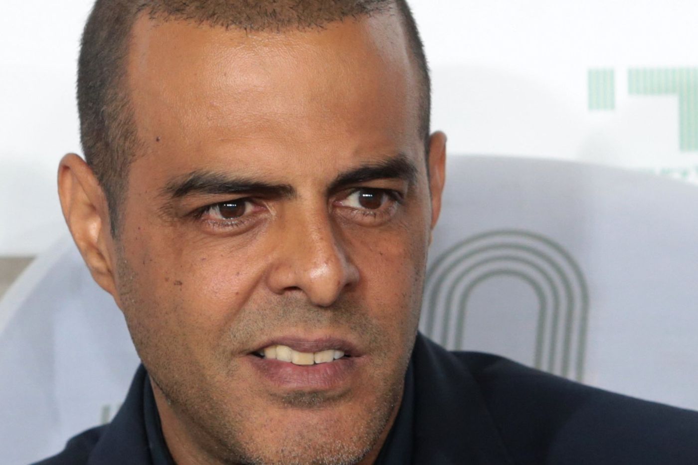 הסטירה של גיא לוזון: "יחסים מיוחדים של להט"