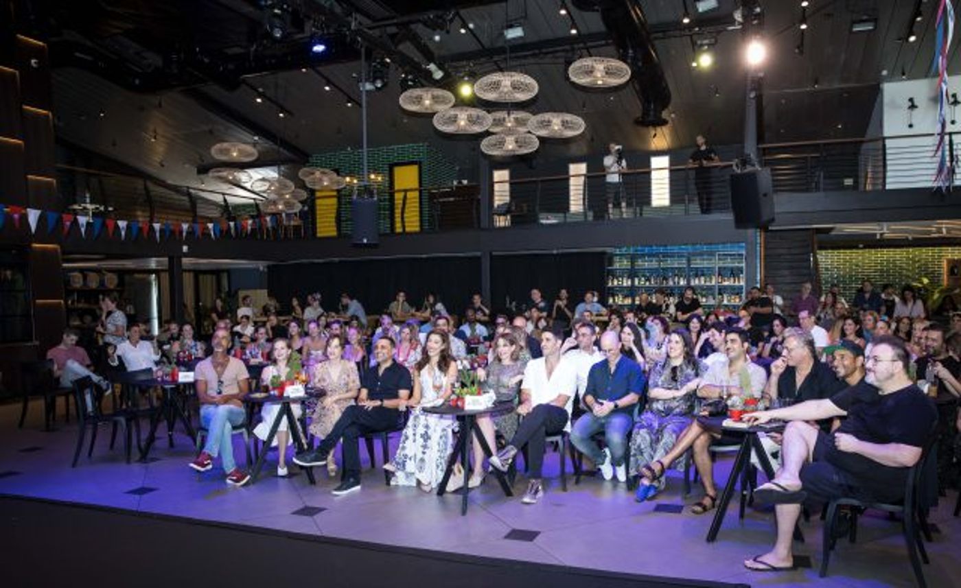 אי אפשר איתה ואי אפשר בלעדיה: ארץ נהדרת חוגגת 20