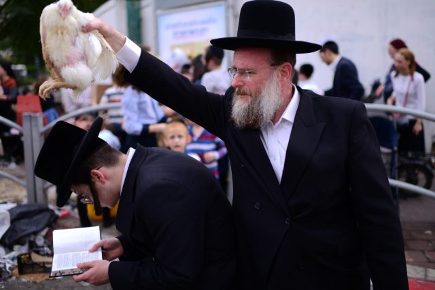 כפרות, סליחות וזיכרון: נערכים ליום כיפור בתמונות
