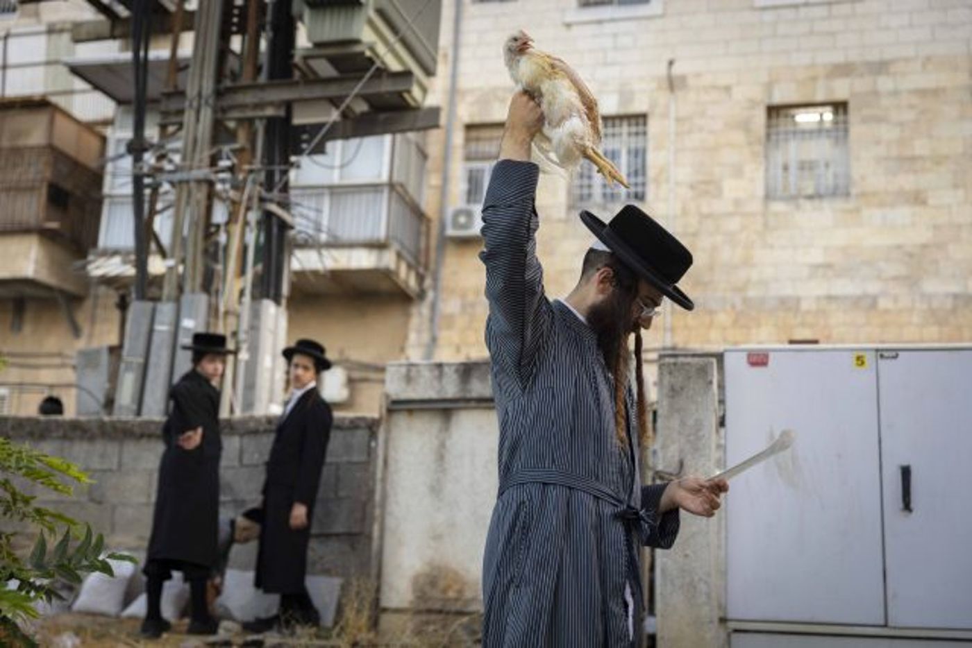 כפרות, סליחות וזיכרון: נערכים ליום כיפור בתמונות