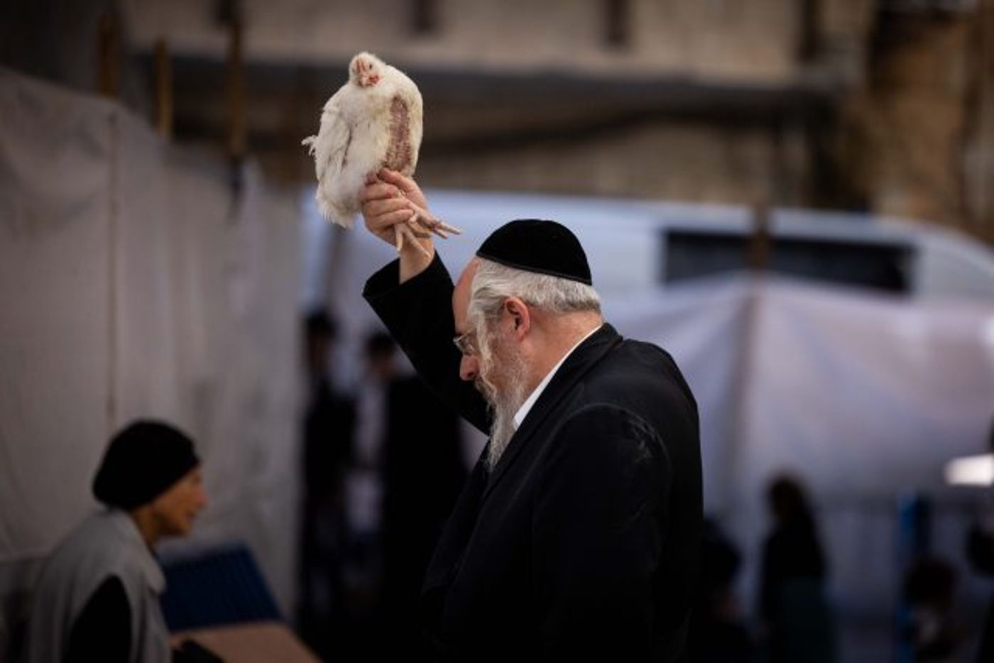 כפרות, סליחות וזיכרון: נערכים ליום כיפור בתמונות