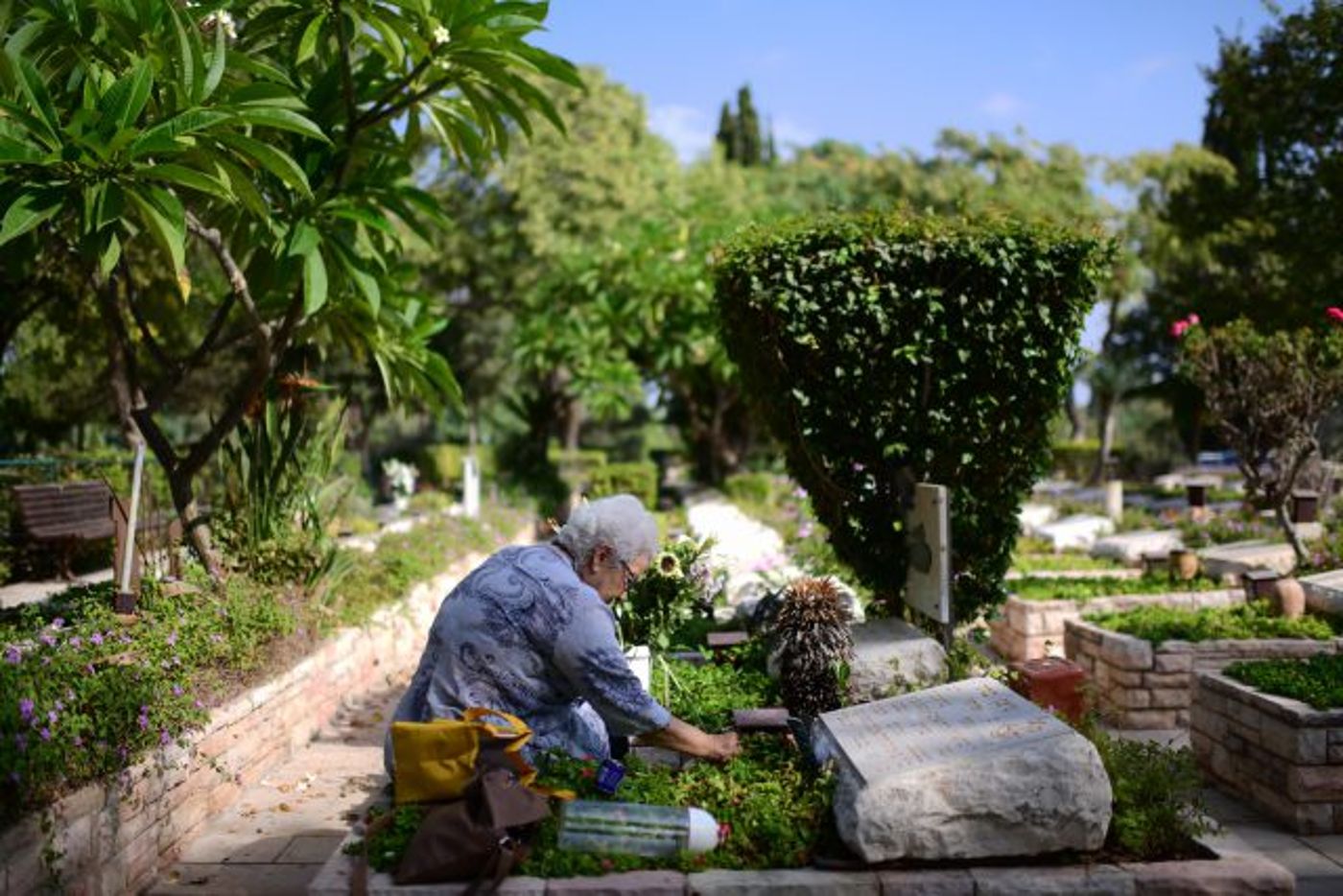 כפרות, סליחות וזיכרון: נערכים ליום כיפור בתמונות