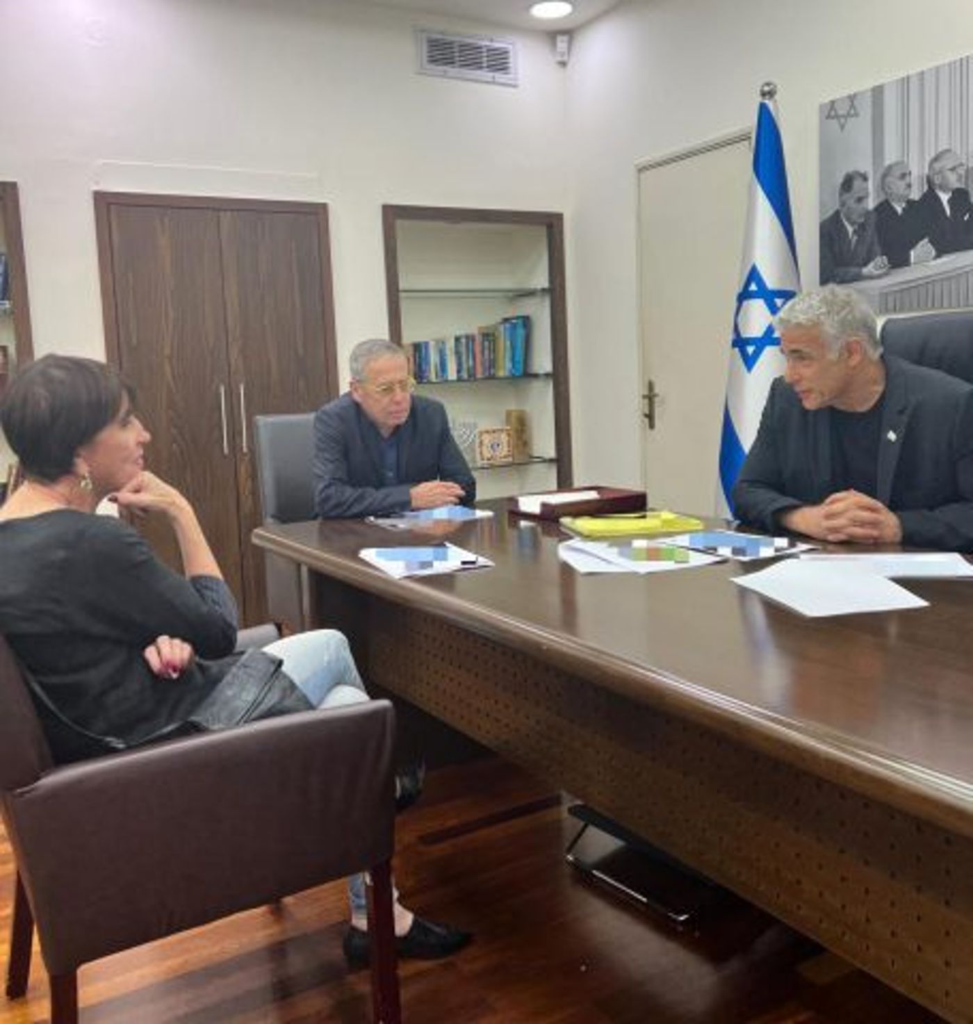 פגישת לפיד וגלאון בלשכת ראש הממשלה.