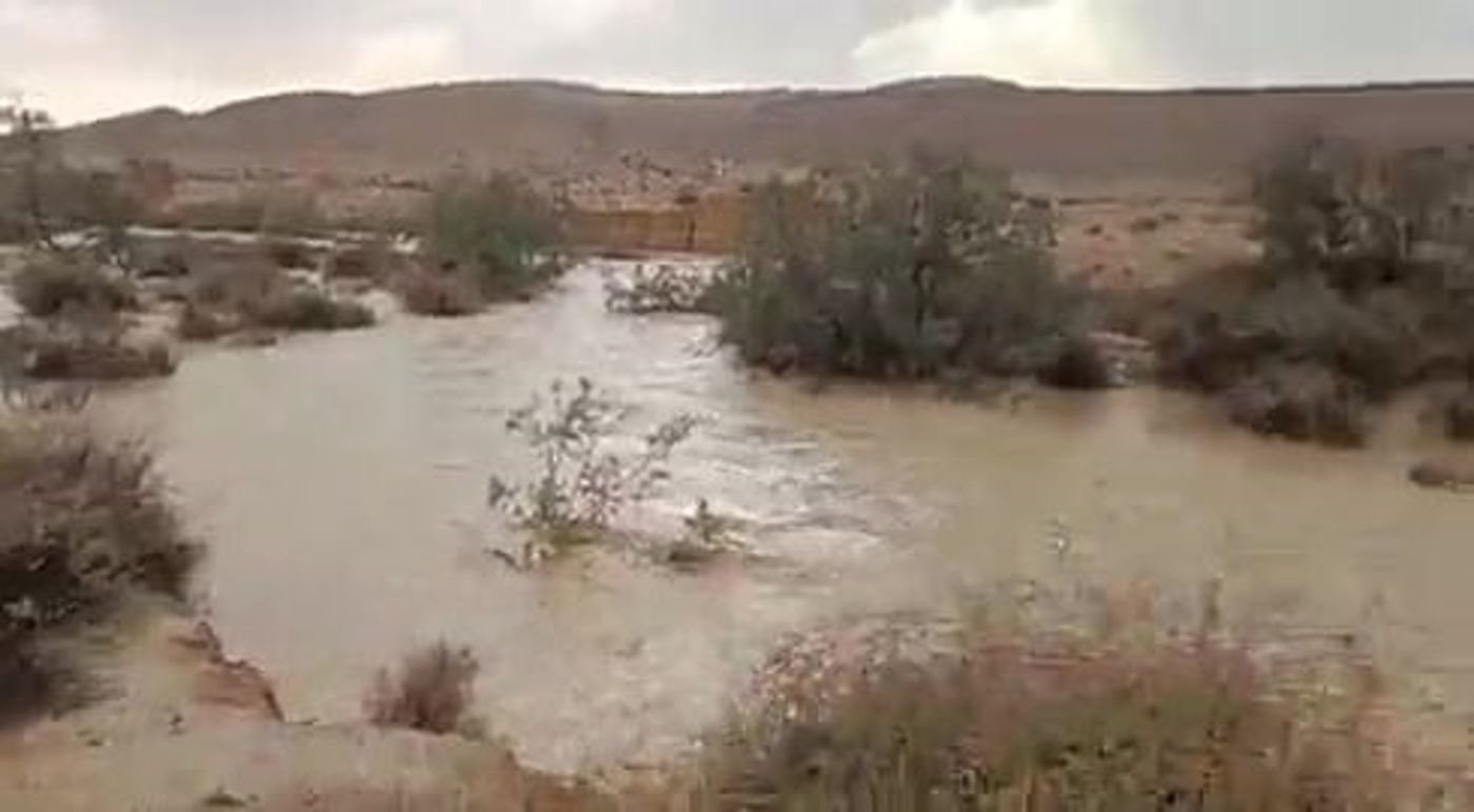 תיעוד: נחלי הדרום עלו על גדותיהם; כבישים נסגרו לתנועה