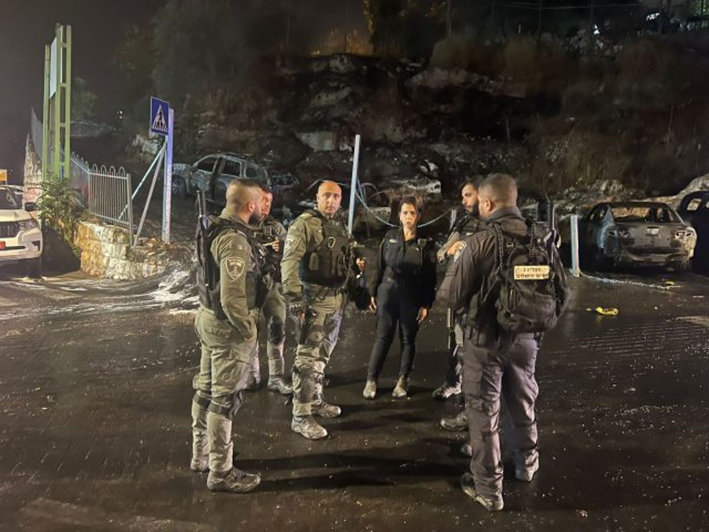 6 כלי רכב הוצתו בסילוואן; חשוד נעצר | תיעוד
