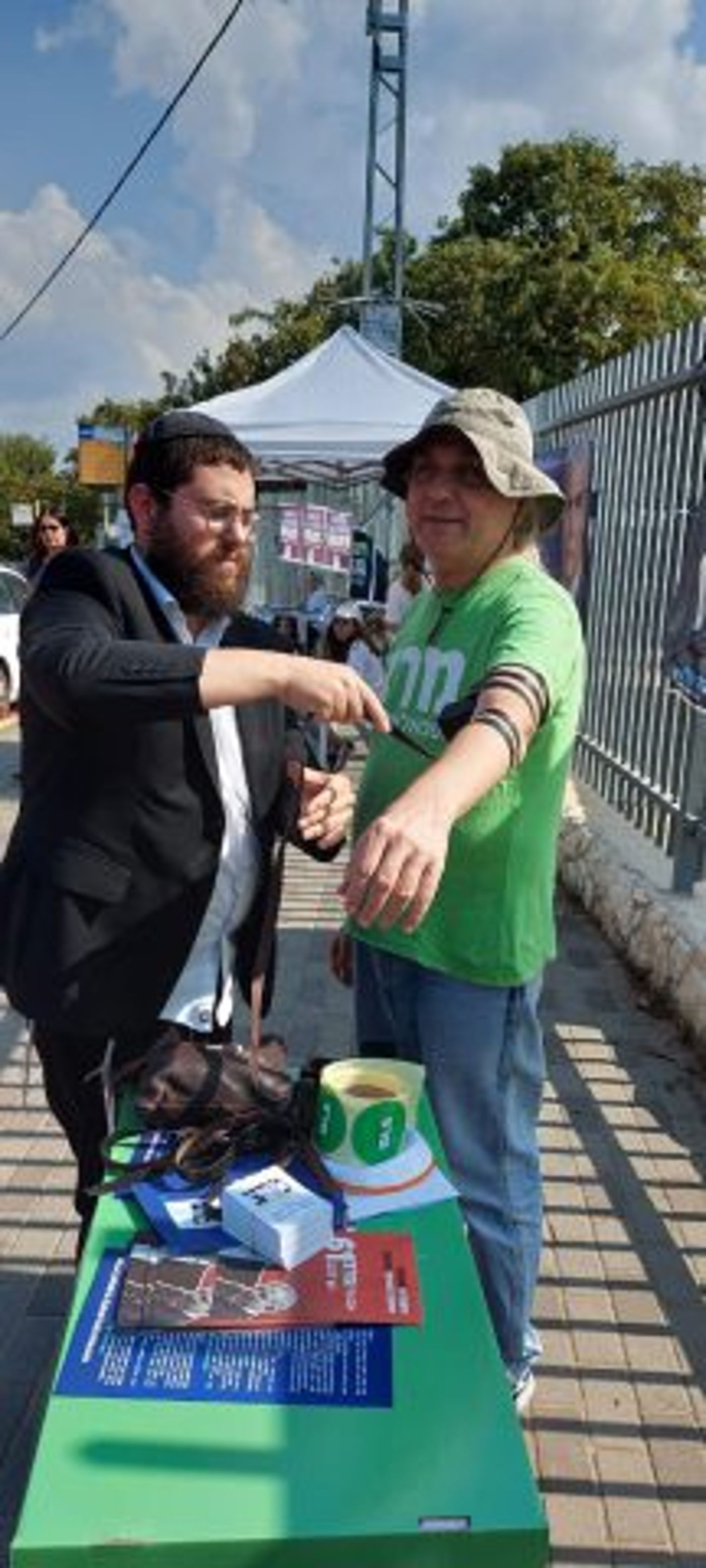באדיבות שלוחי חב"ד