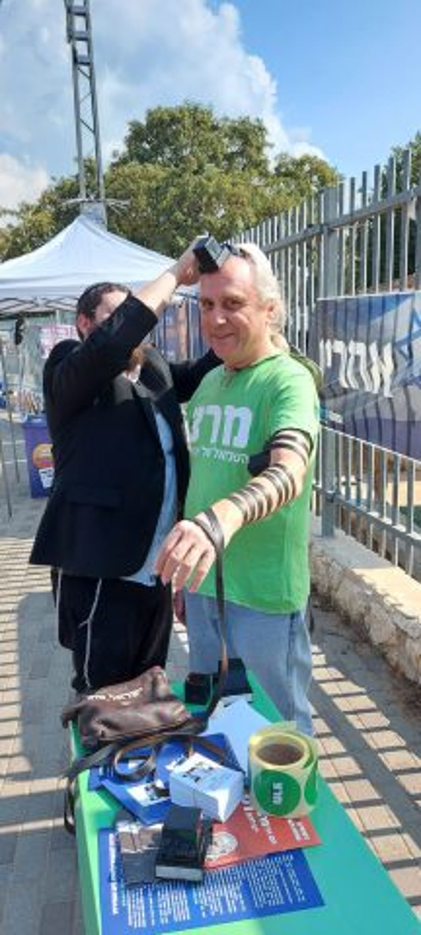 באדיבות שלוחי חב"ד