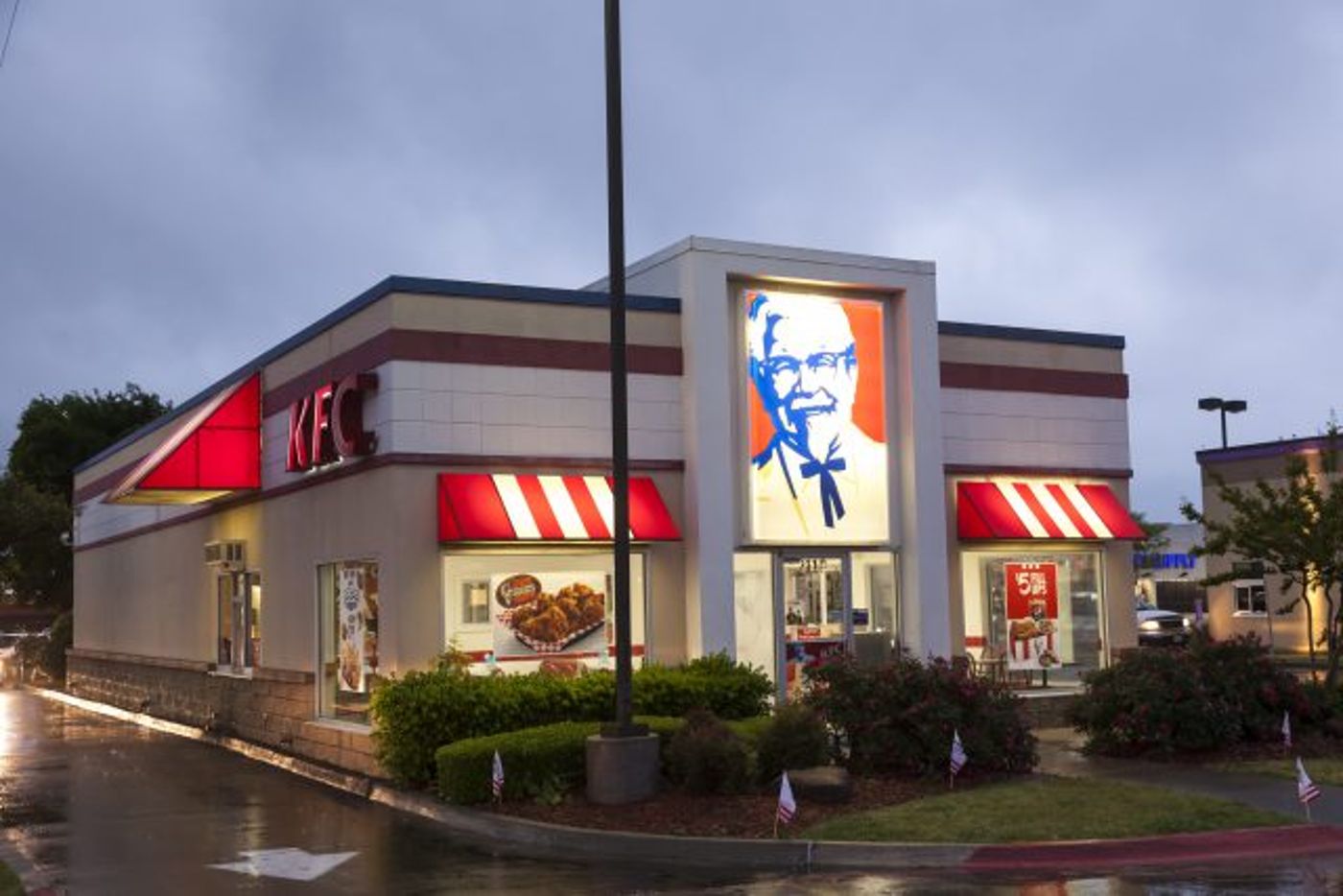 סניף של רשת KFC (צילום: Philip Lange / Shutterstock.com)