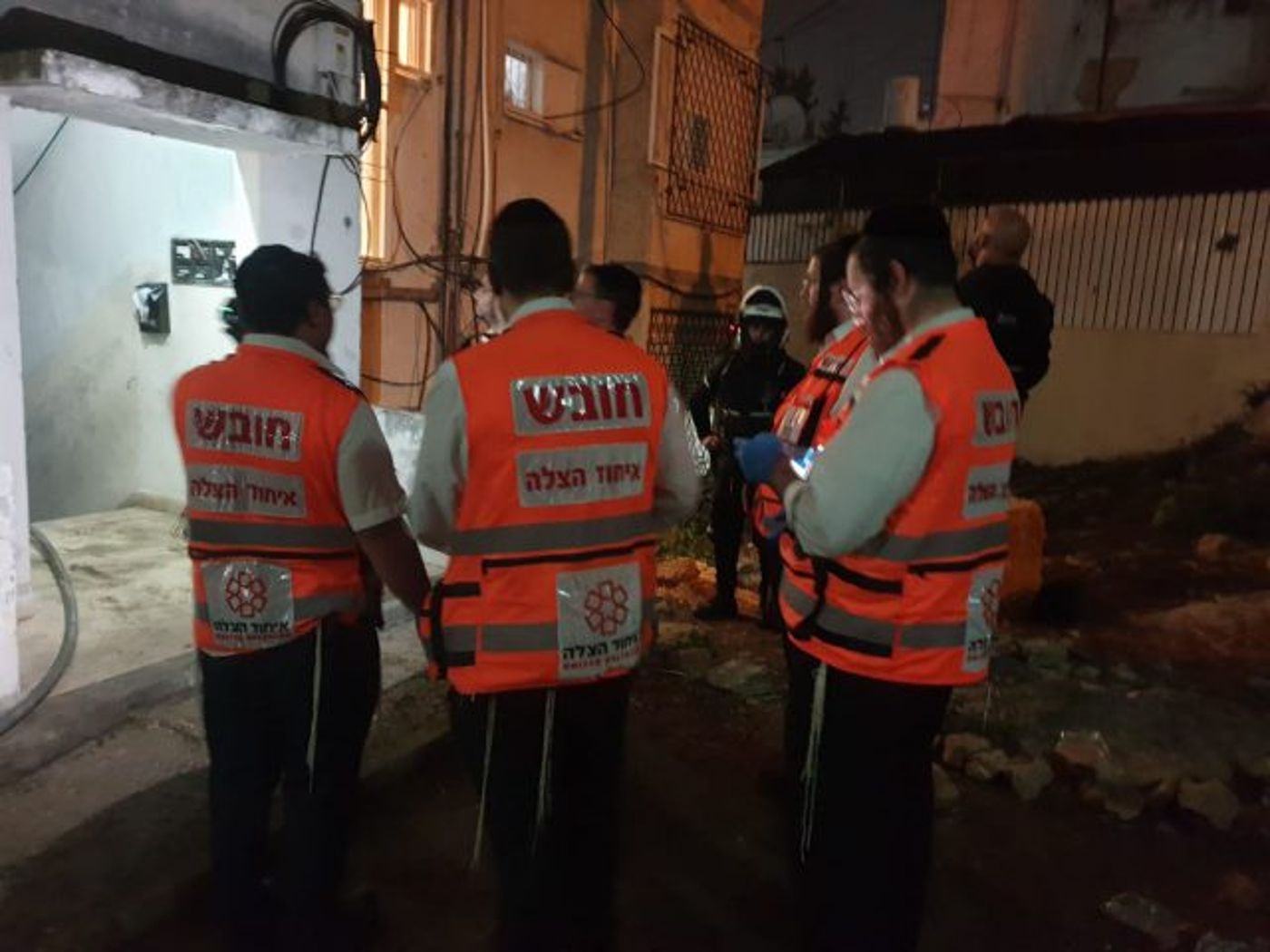 שריפה בבניין בשכונת הדר בחיפה: 10 נפגעים מחולצים