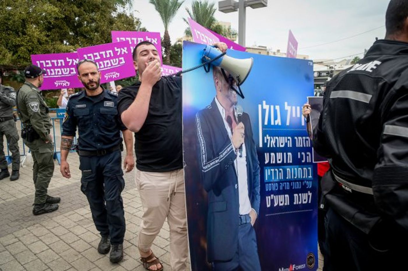 עימות ראשון בין אייל גולן למתלוננות