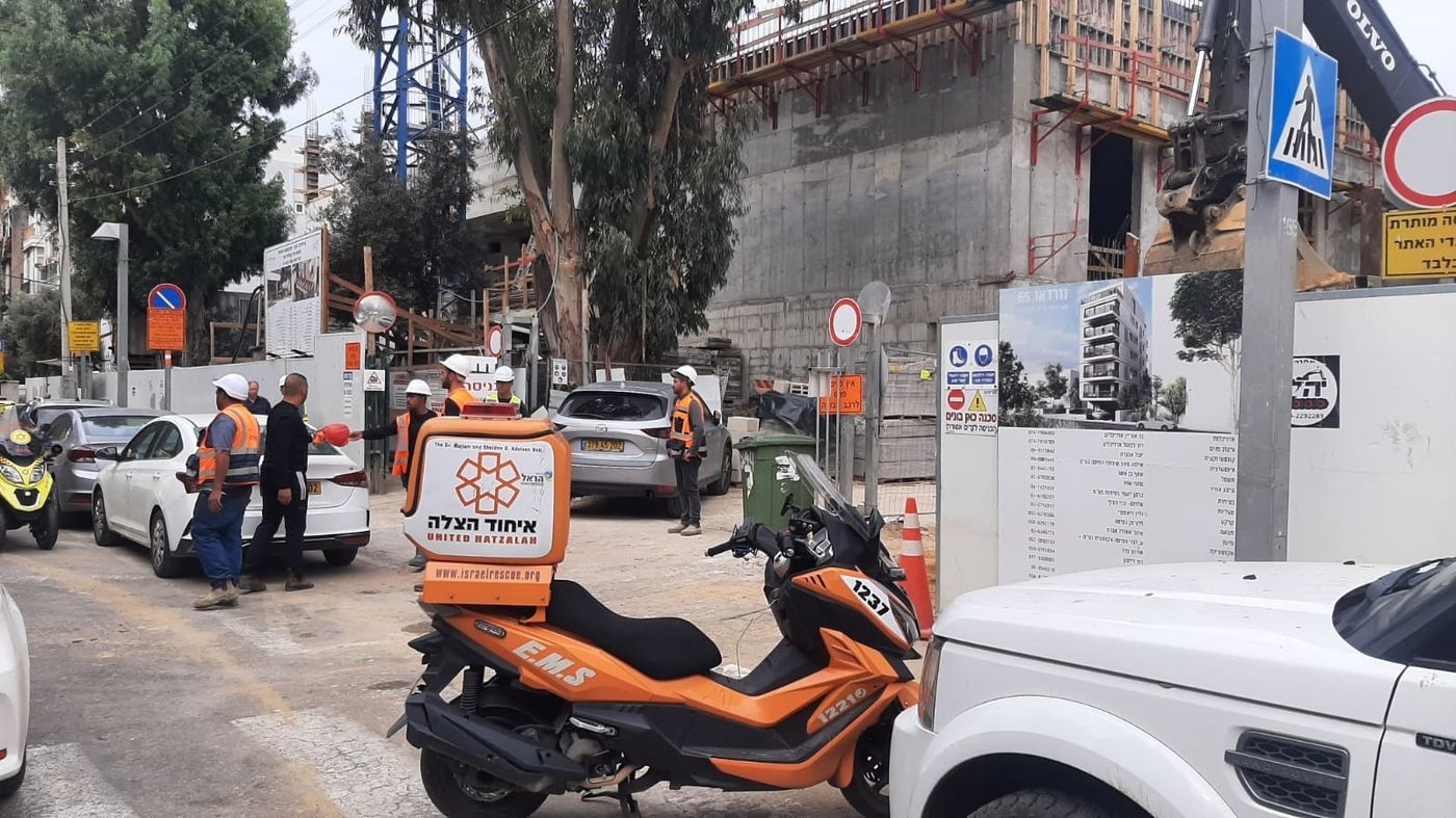 תאונת עבודה: פועל נפצע קשה בתל אביב