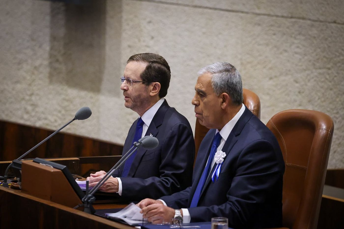 הרצוג: 'אזרחי ישראל מצפים מכם פשוט לעבוד למענם'