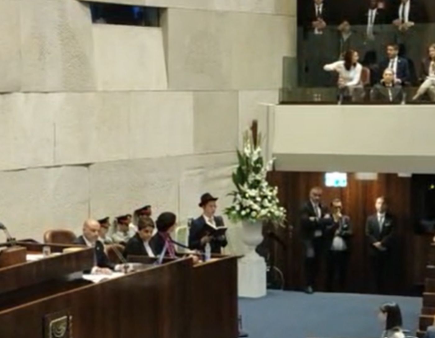 מרגש: מוישי הולצברג קרא תהילים בהשבעת הכנסת