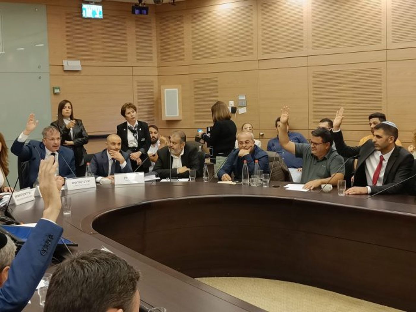 אופוזיציה מפולגת: מיכאלי תוקפת את המחנה הממלכתי