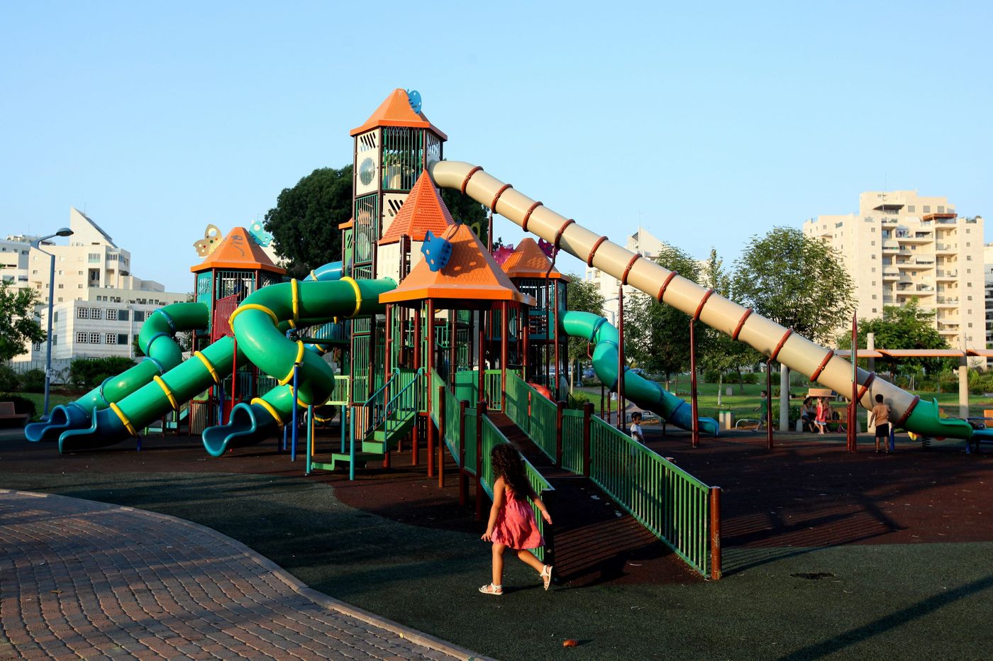 חדרה: בן 4 וחצי נפצע קשה מנפילה ממתקן שעשועים