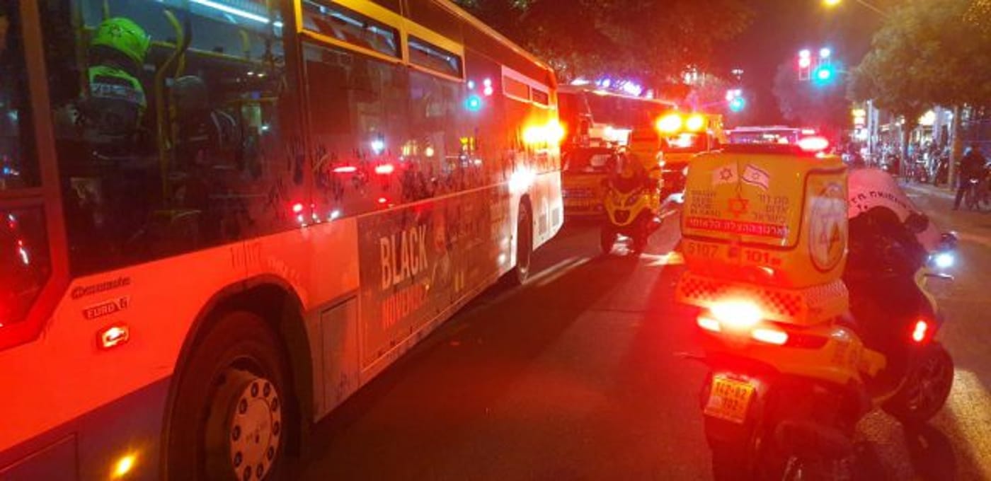תאונת אוטובוס קשה בתל אביב: בן 30 מורדם ומונשם