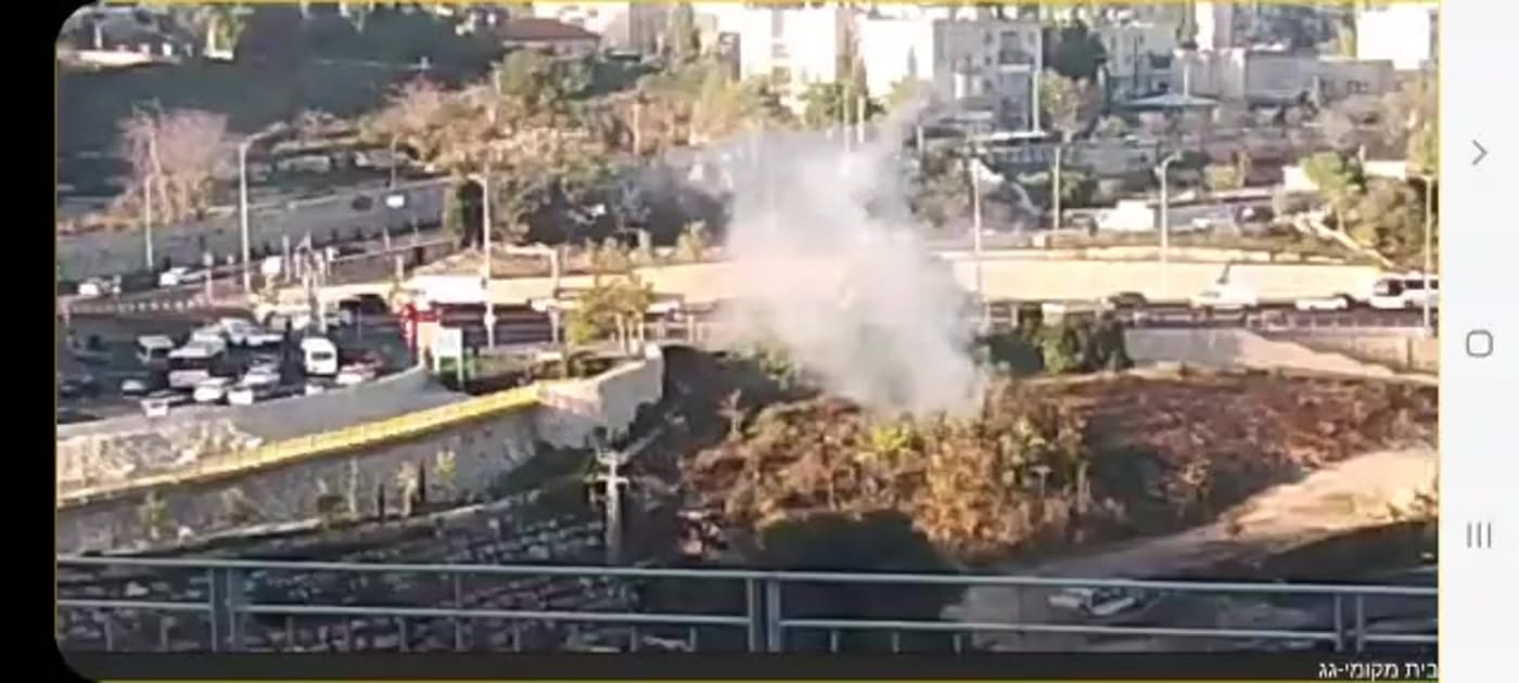 הפיגוע בירושלים: צפו ברגעי הפיצוץ בתחנת ההסעה