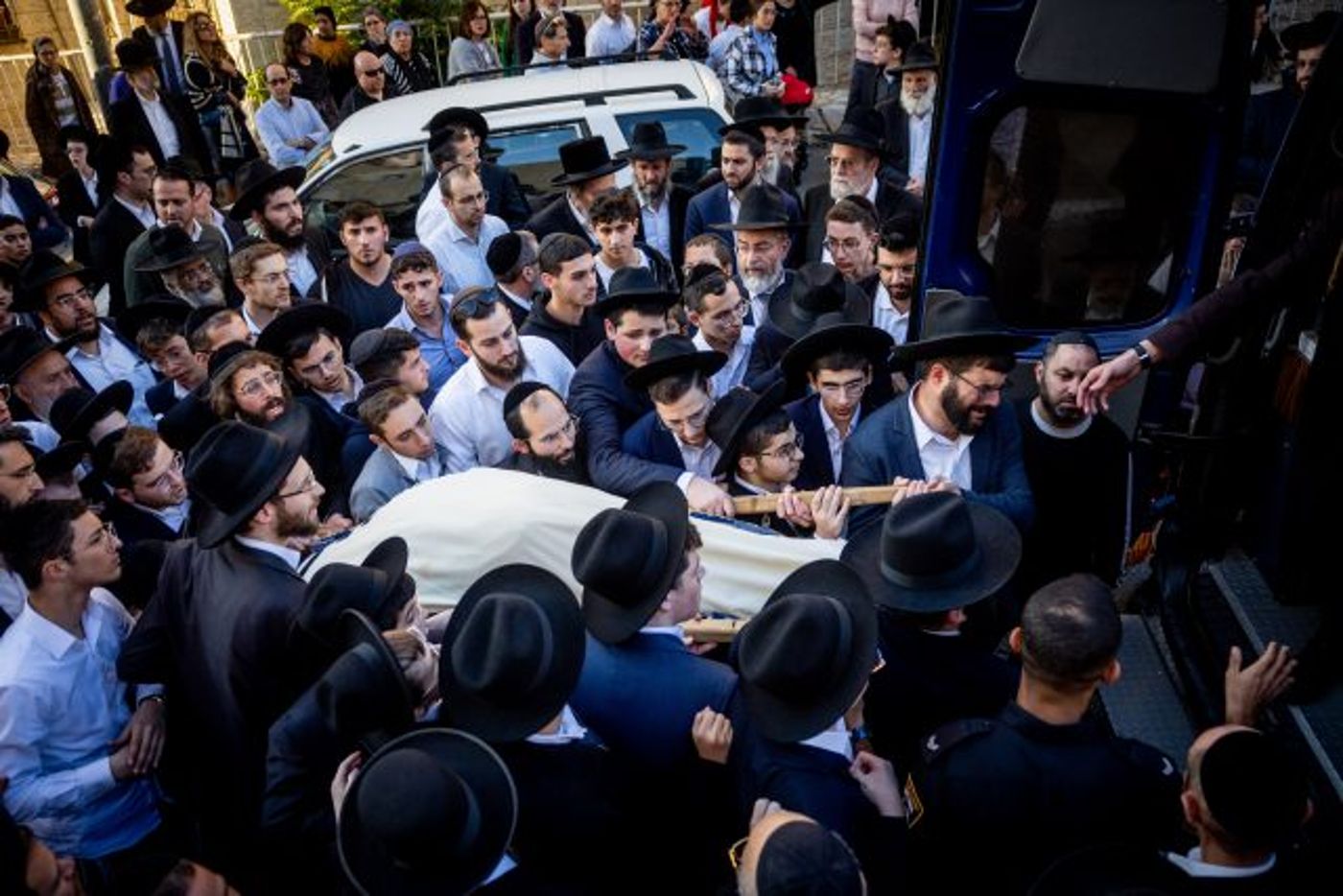 אלפים ליוו את הנרצח. אביו: "אני מצטער בפניך" | גלריה