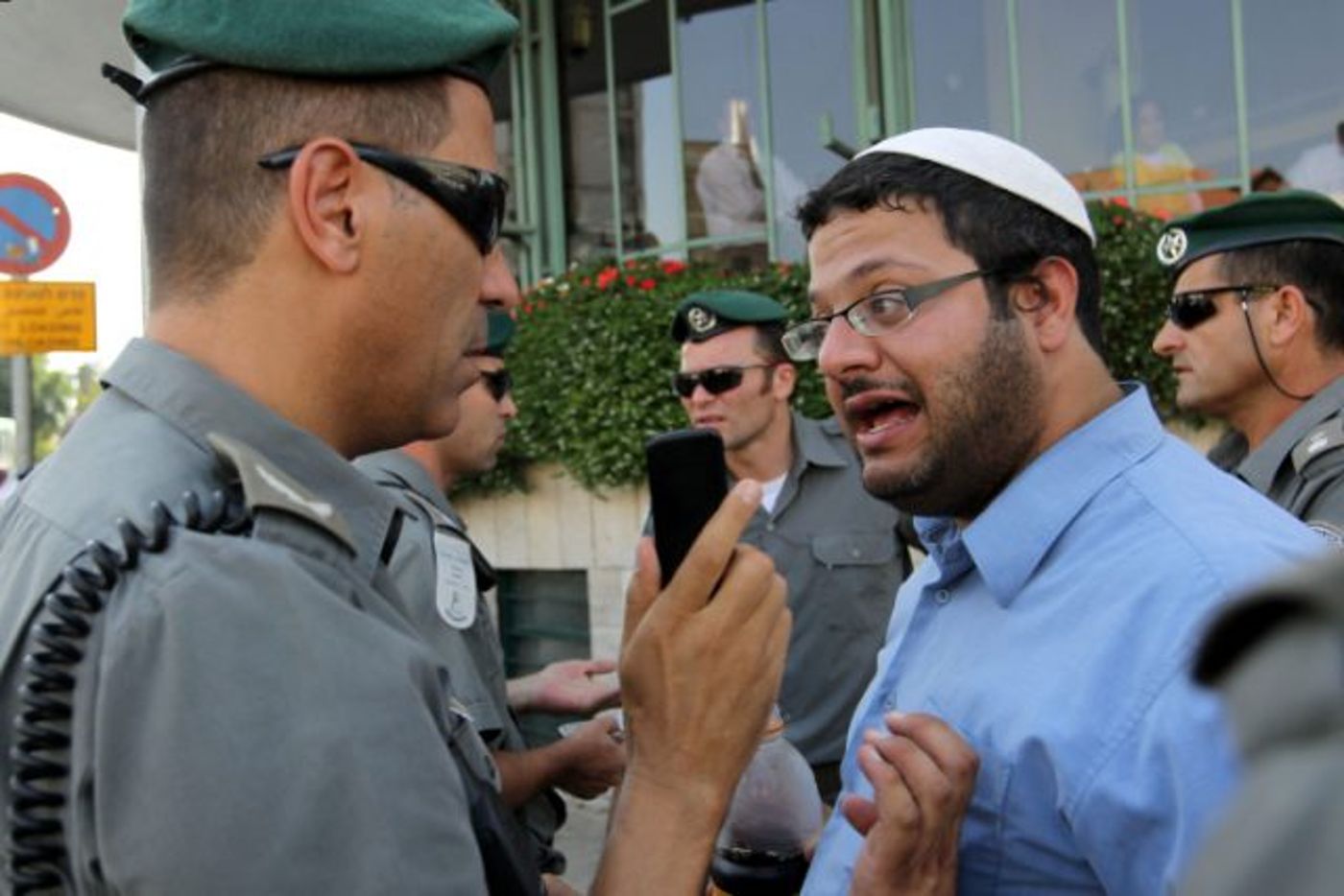 איתמר בן גביר בהפגנה בשנת 2010