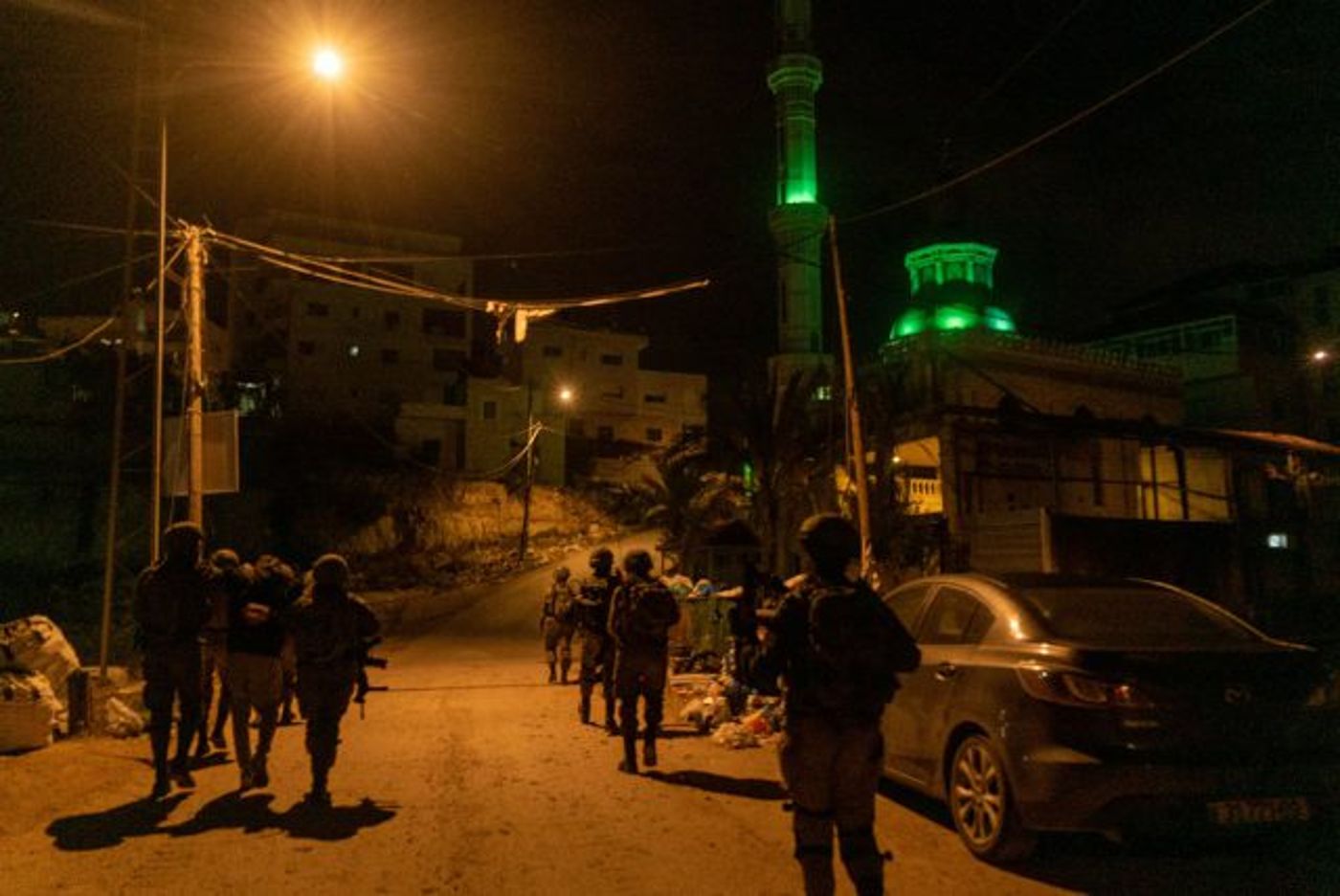 16 מבוקשים נעצרו ביו"ש, סכין ואקדח הוחרמו • תיעוד