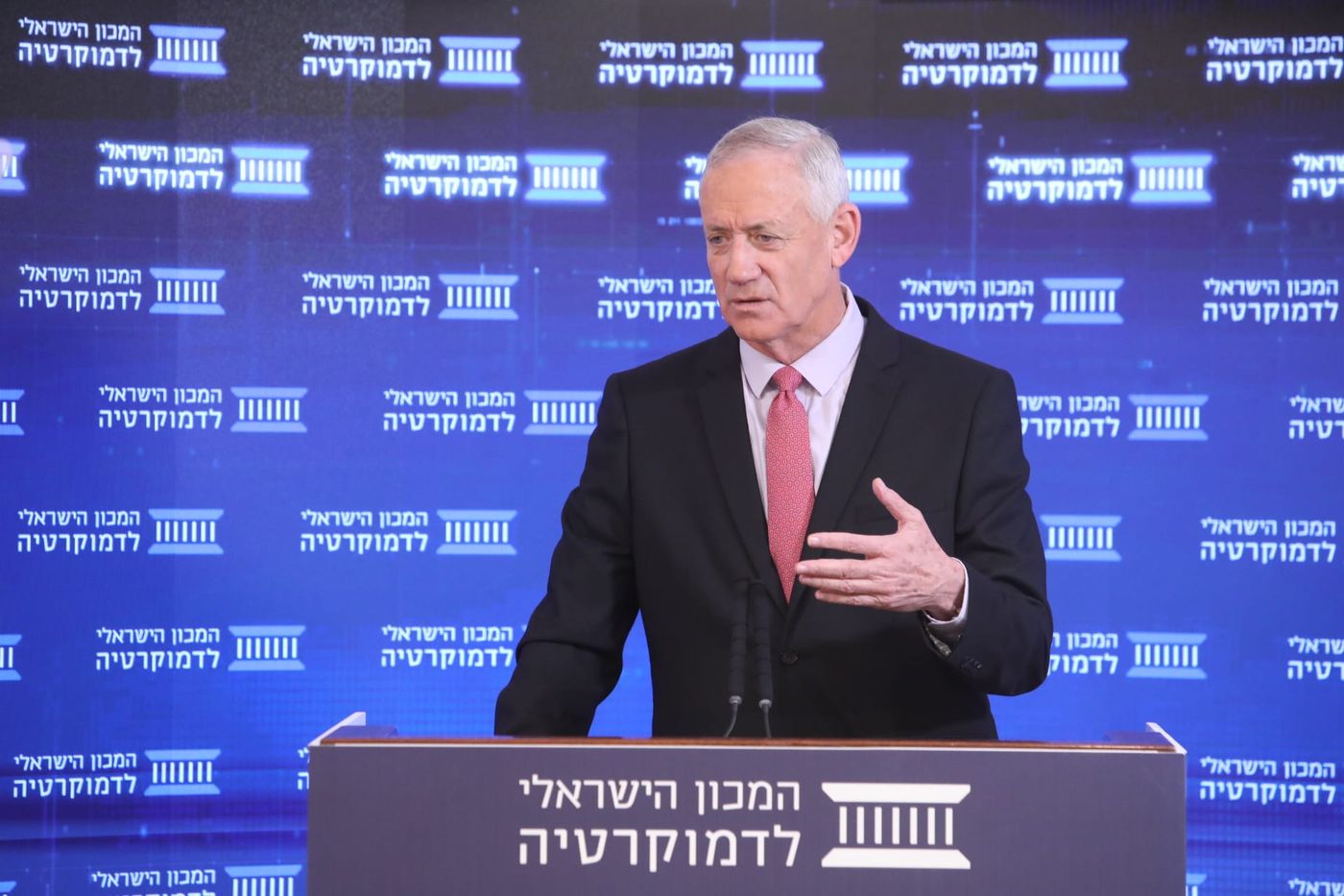 גנץ: "סומך על מערכת הביטחון שלא ירכינו ראש"