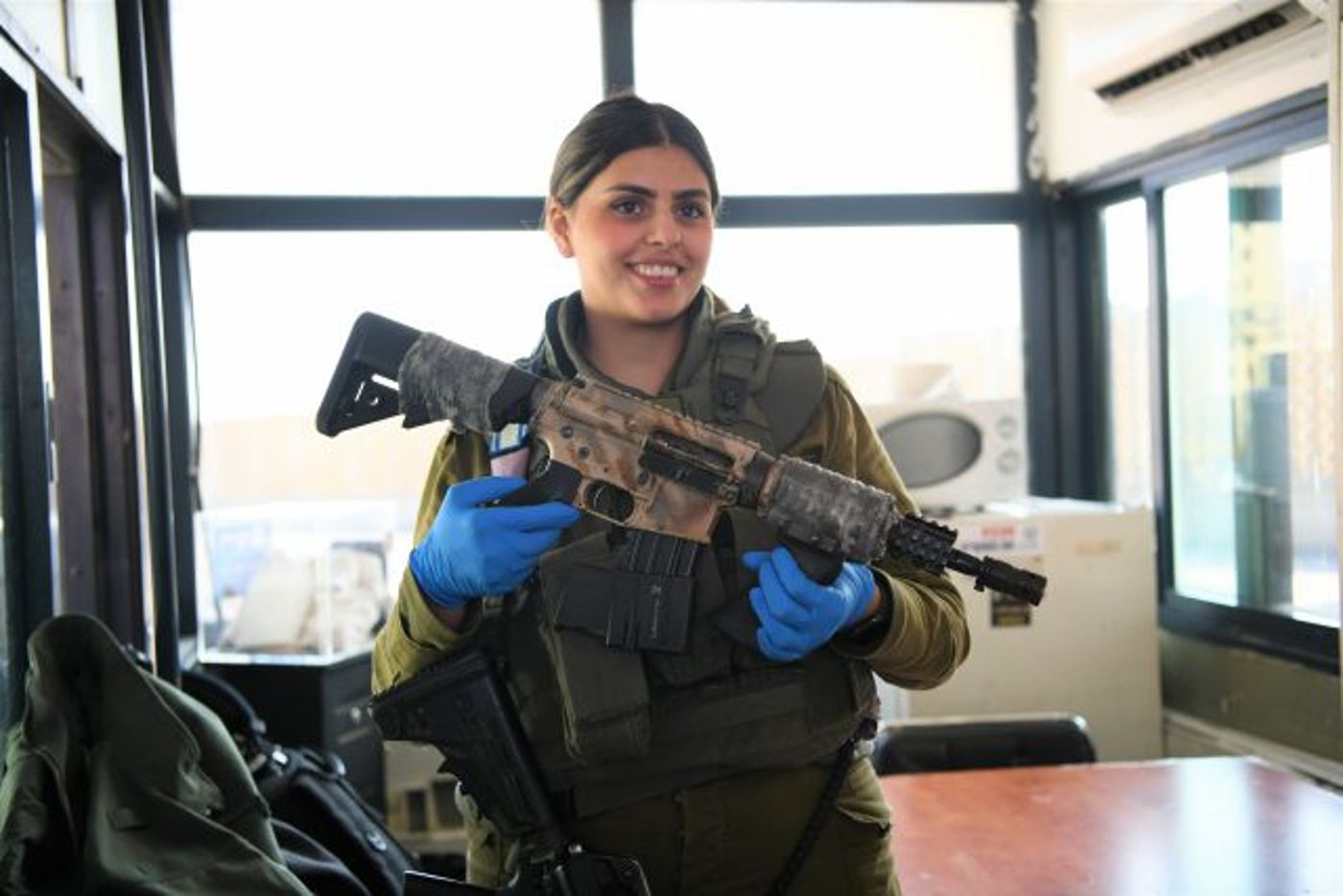הנשק שנתפס במחסום (דוברות המשטרה)