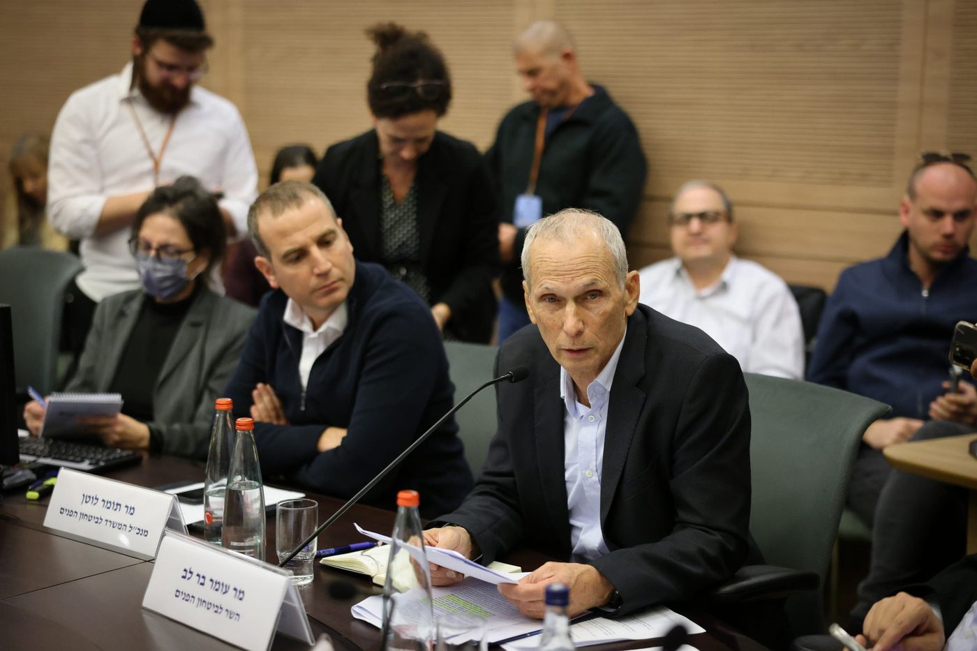 בזמן דיון הוועדה: השר בר לב חושף מידע מסווג | צפו