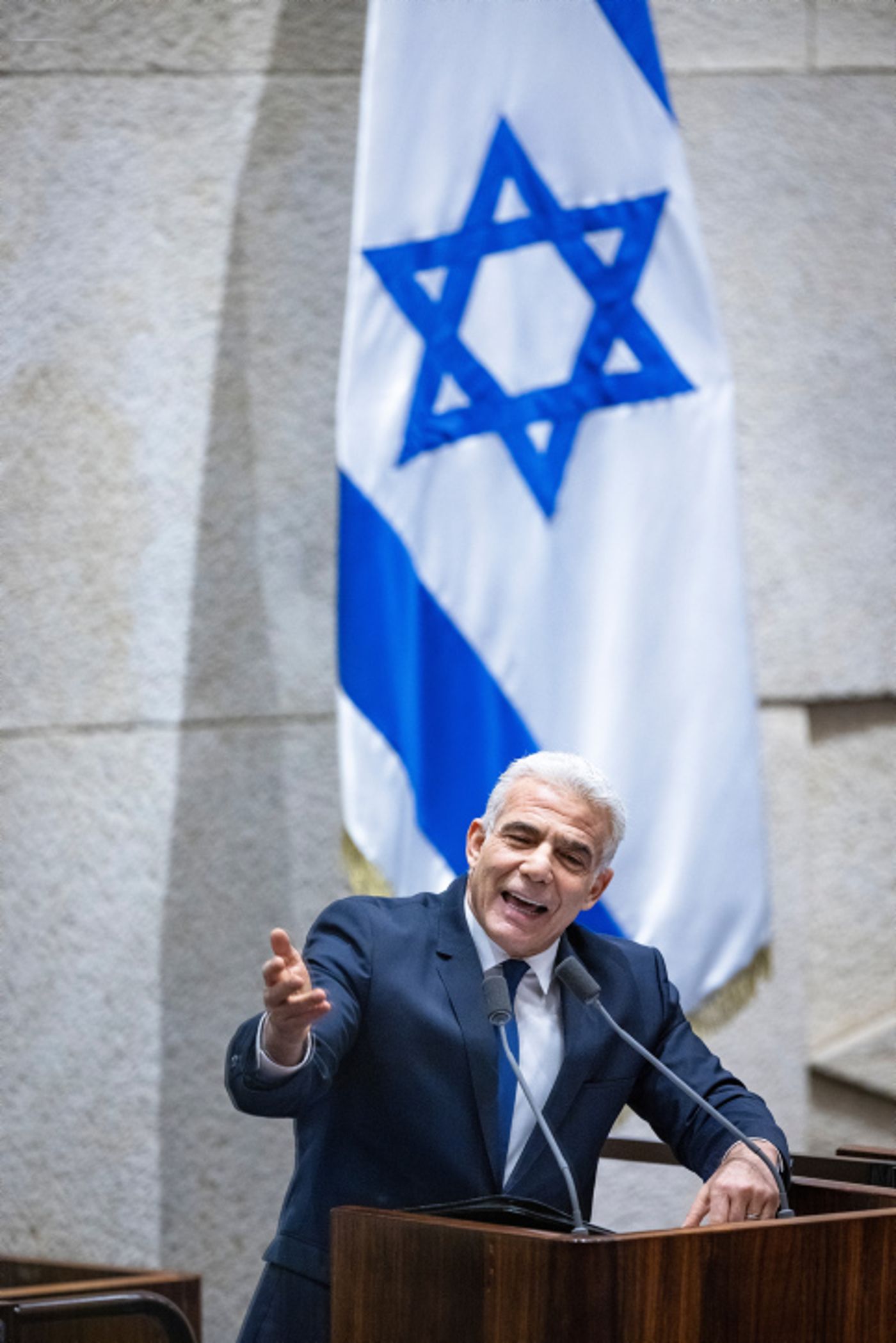 לפיד לנתניהו: מי ששלח בריונים לא יתן לי הרצאות