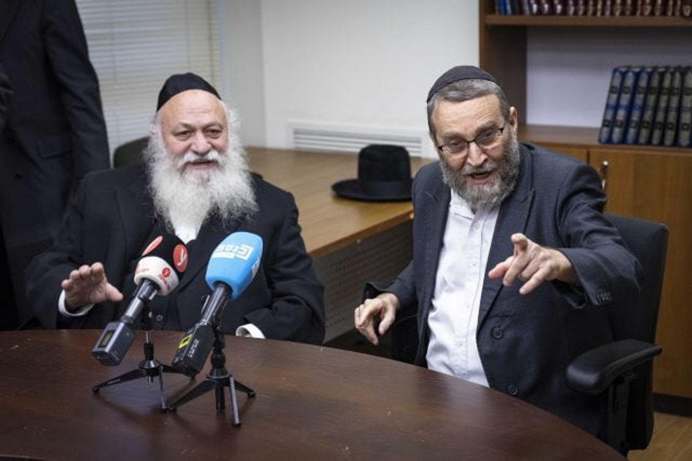 גפני וגולדקנוף בישיבת סיעה