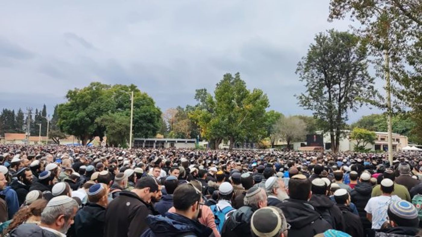 "כבתה המנורה; אהב כל רגב מאדמת ארץ ישראל"