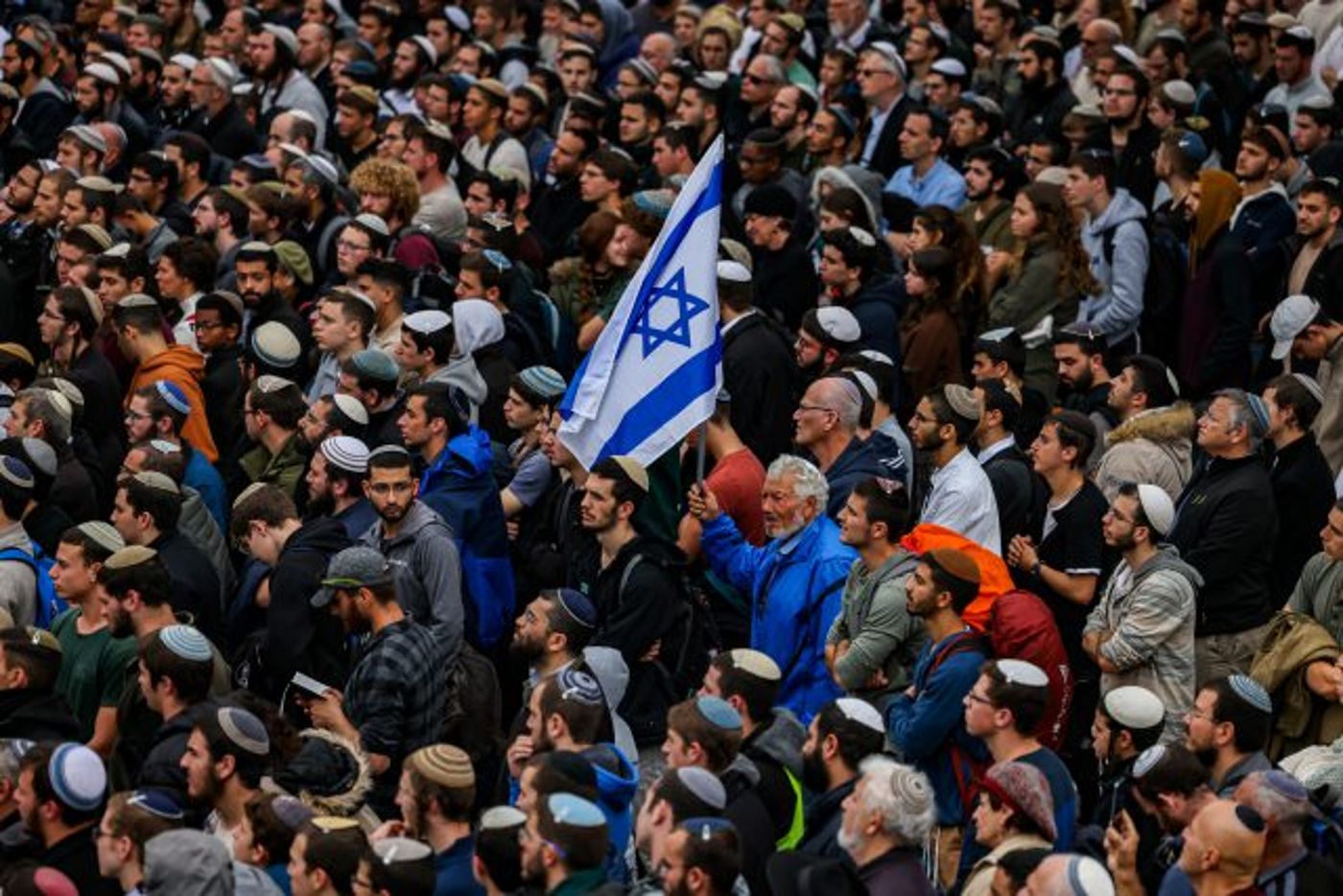 מבט מלמעלה: קהל הרבבות בהלווית הרב דרוקמן זצ"ל