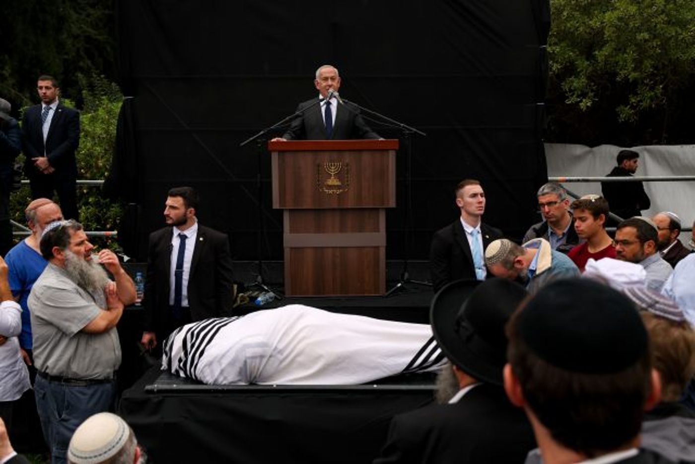 מבט מלמעלה: קהל הרבבות בהלווית הרב דרוקמן זצ"ל