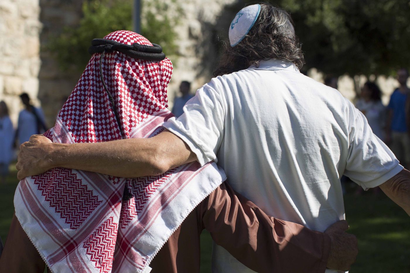 על בית חשמונאי, עלינו ועל היחס לשונה
