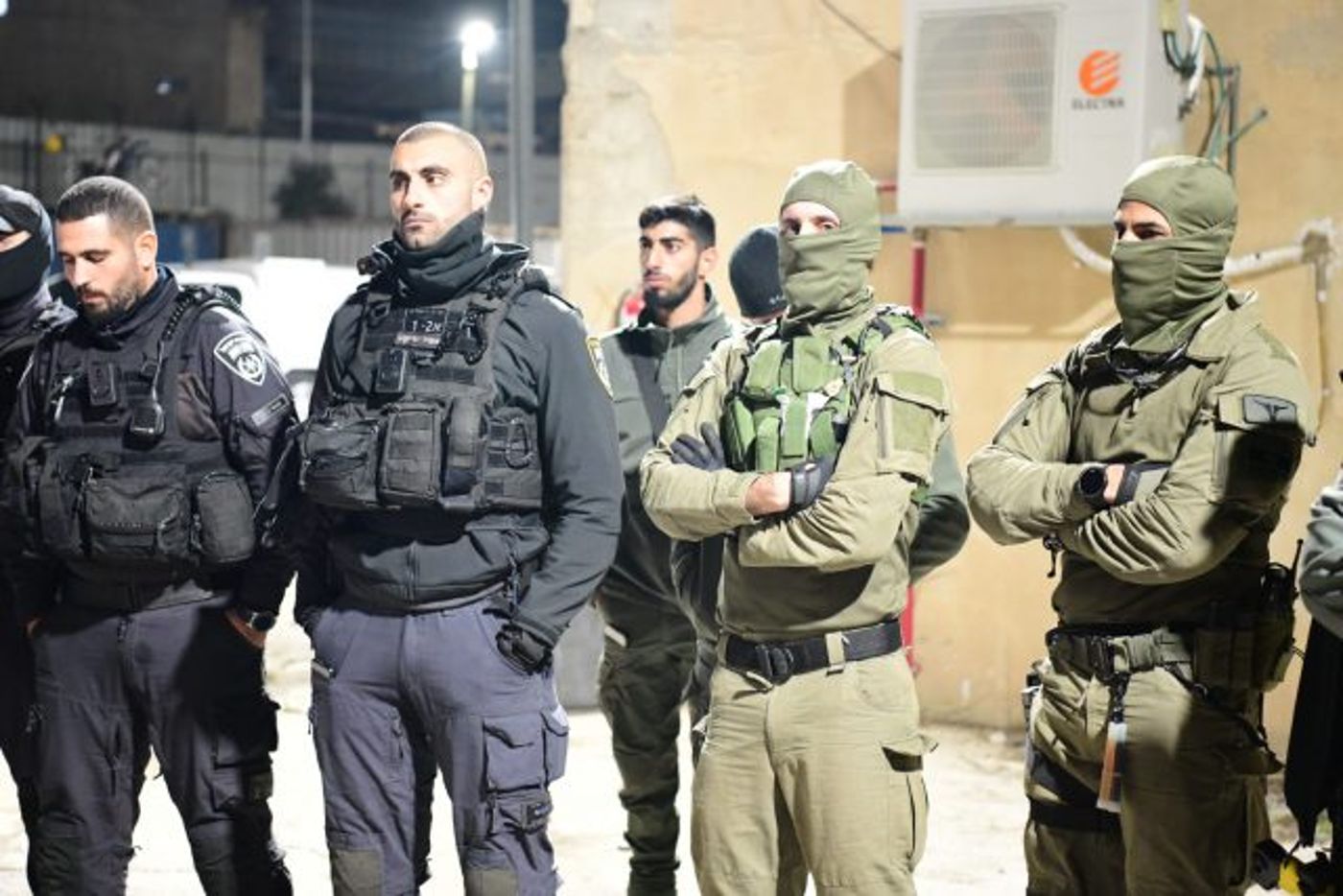 בחלקי אופניים וצעצועים: כך הוברחו כלי נשק | צפו