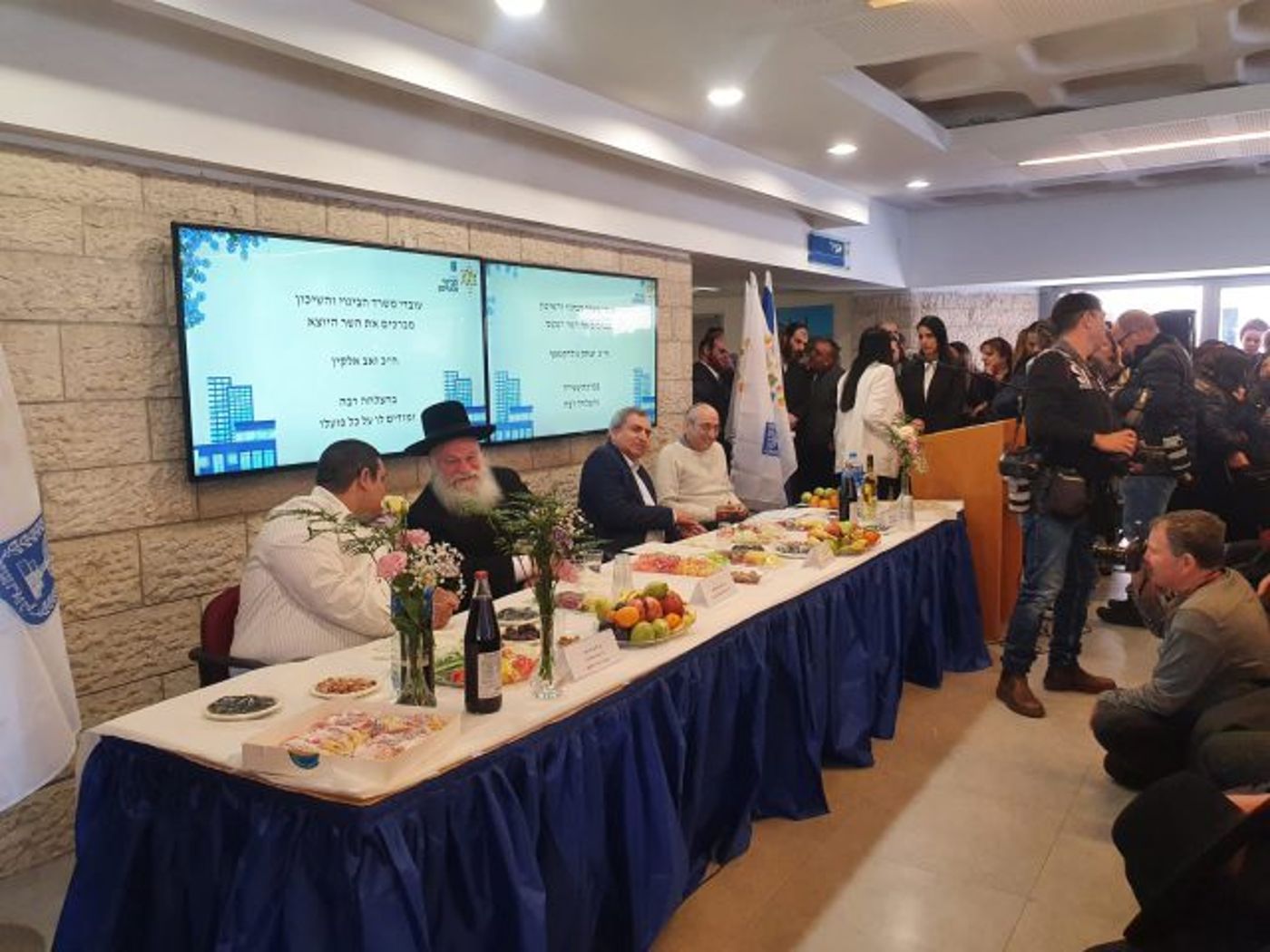 טקס החלפת השרים במשרד השיכון, במעמד השר היוצא ח"כ זאב אלקין, שר השיכון ח"כ הרב גולדקנופף /