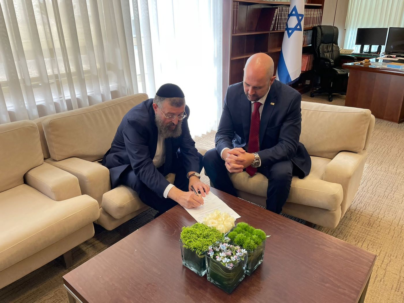 עוד "חוק נורווגי": שני שרי ש"ס התפטרו מהכנסת