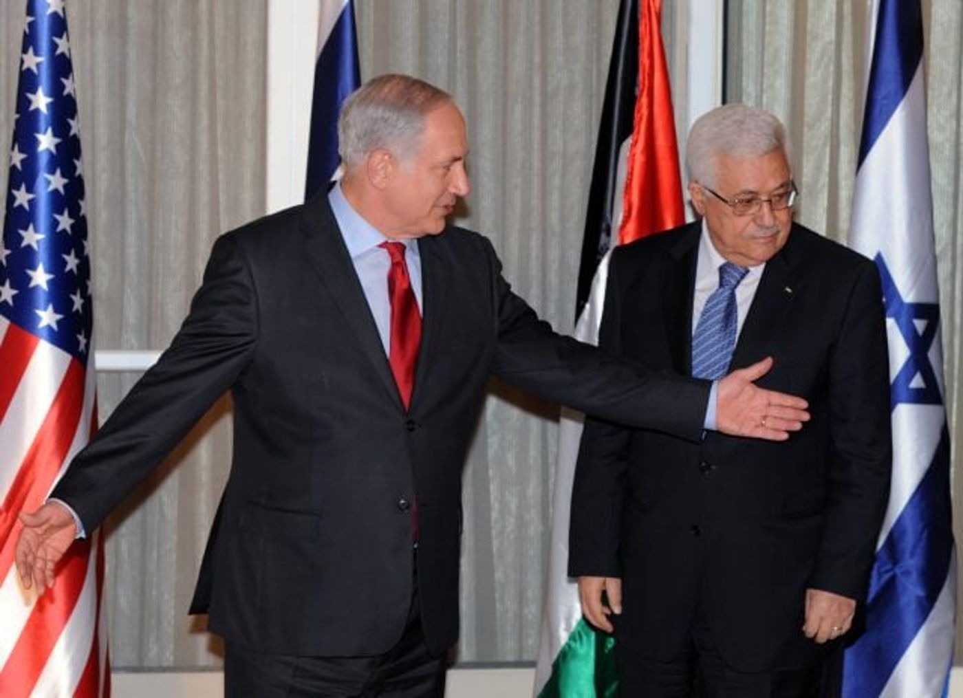 דגל פלסטין בבית ראש הממשלה. פגישת נתניהו ואבו מאזן (עמוס בן גרשום, לע"ם)