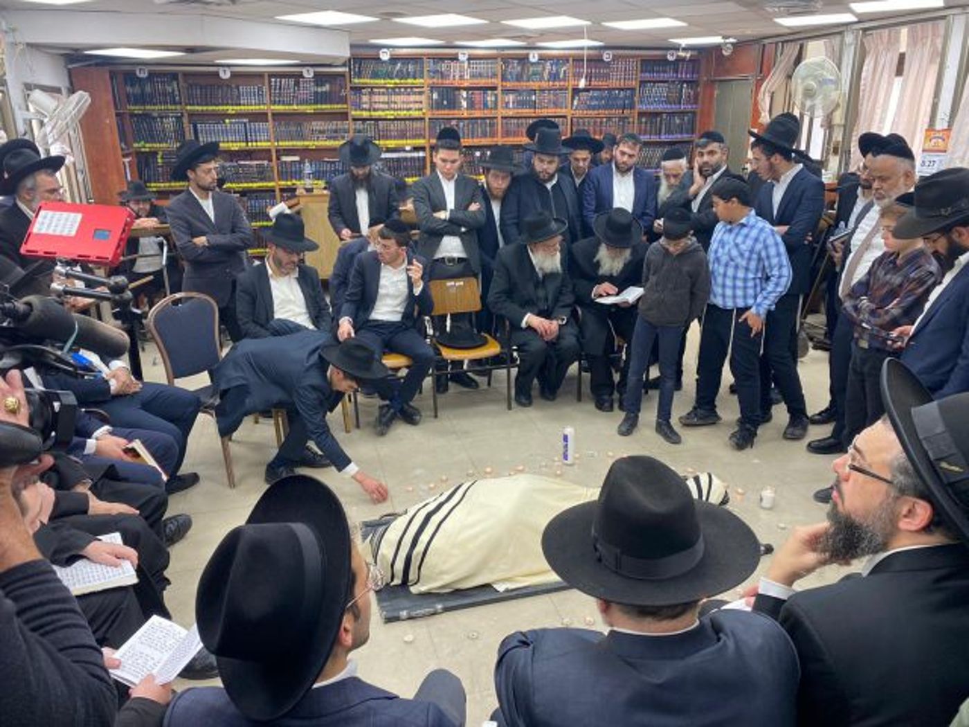 צפו בשידור ישיר: הלוויתו של הרב שמעון בעדני זצ"ל