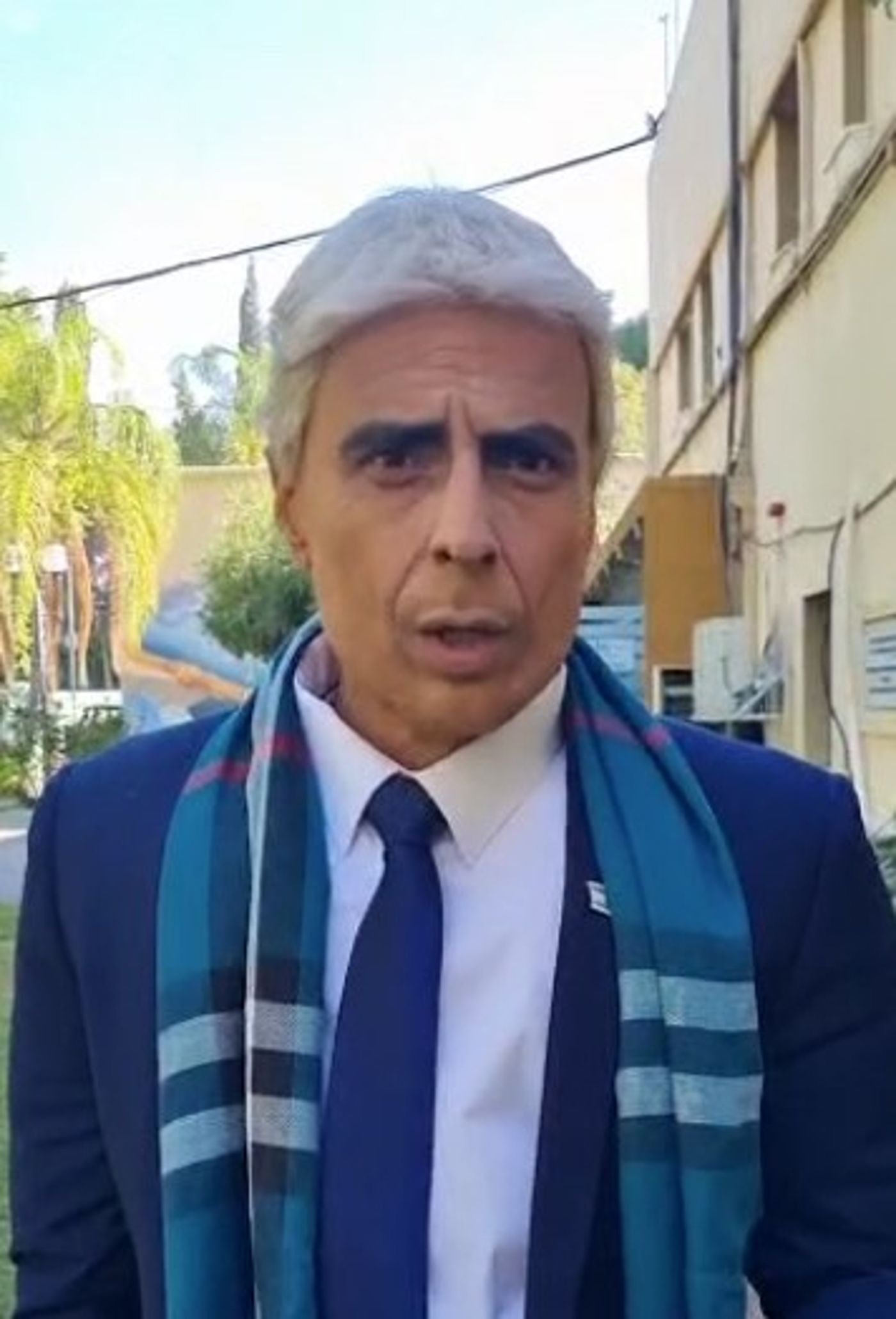 קורע: יאיר לפיד חוזר לארץ נהדרת