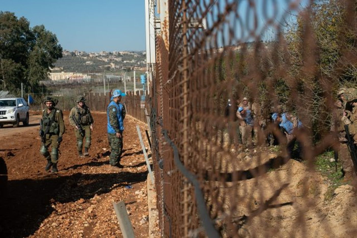 לאחר הטענות: הכלי ההנדסי שחצה ללבנון המשיך לפעול