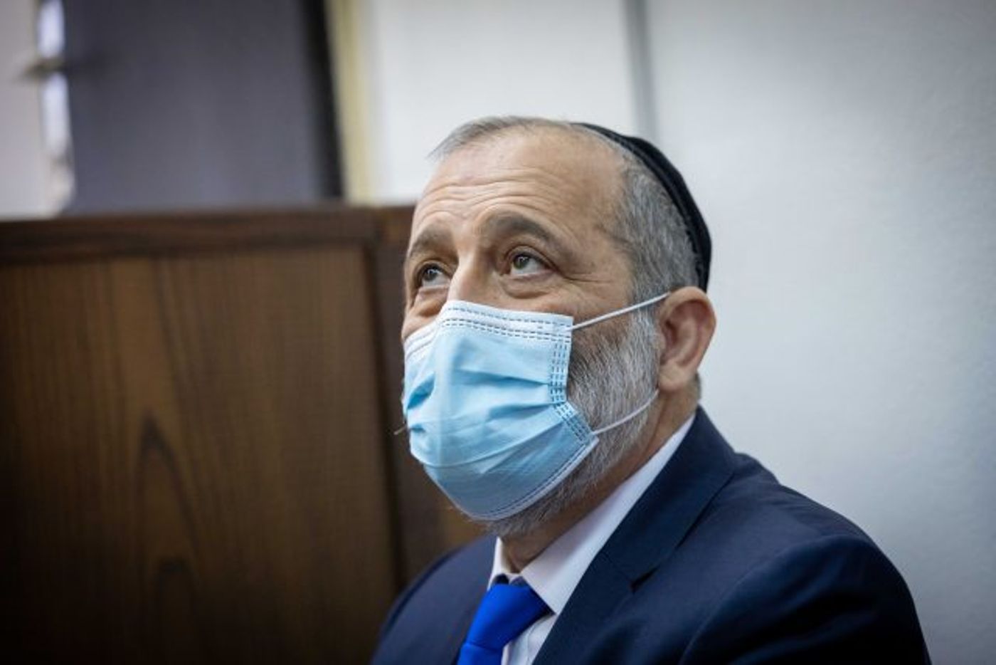 אריה דרעי על דוכן הנאשמים, לפני כשנה (יונתן זינדל/פלאש 90)