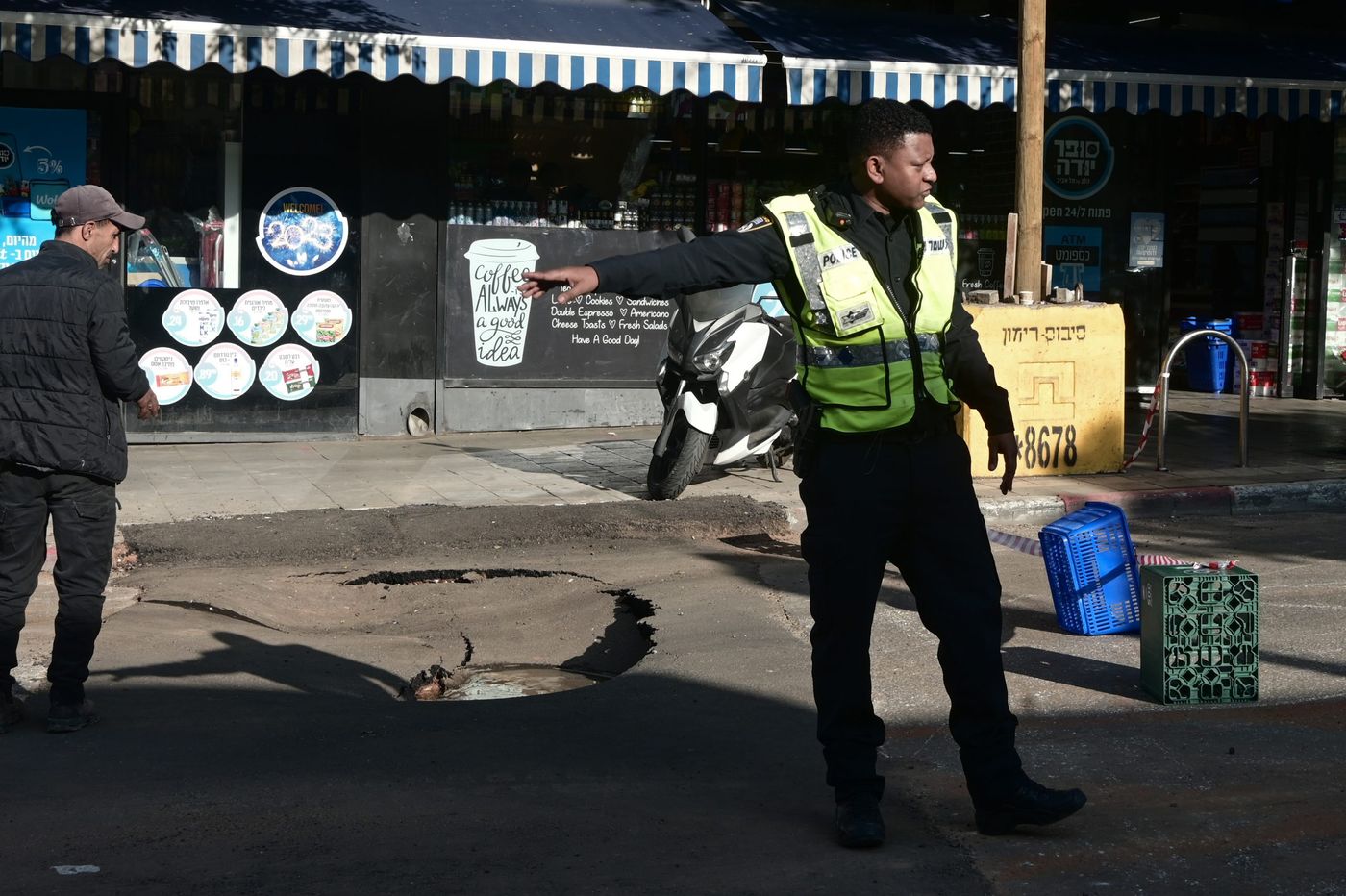 עוד בולען בתל אביב: בור נפער השבת ברחוב אלנבי