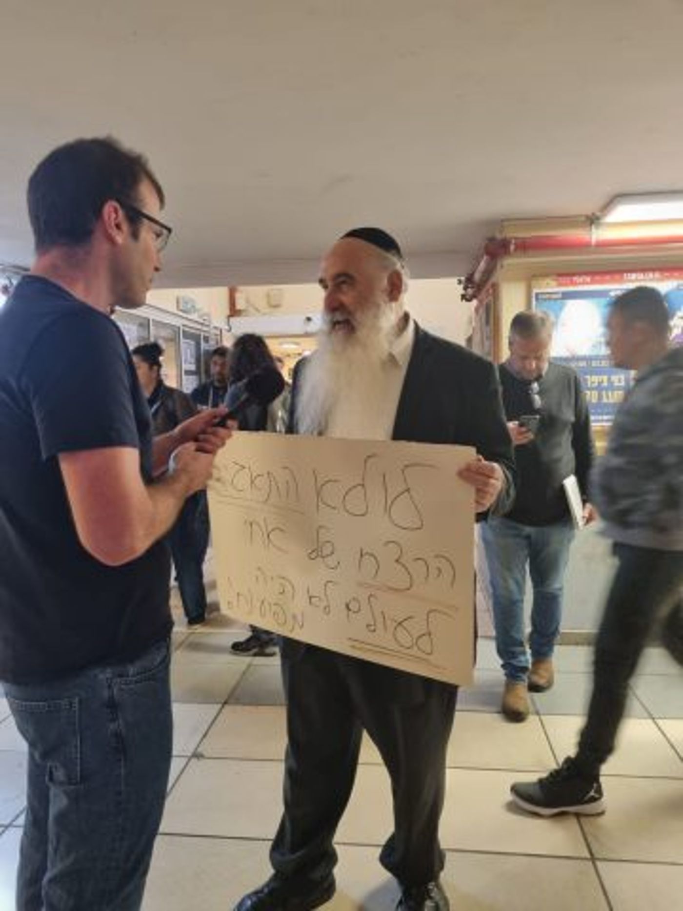 אחיו של הנרצח בפרשת ברלנד נגד סגירת התאגיד